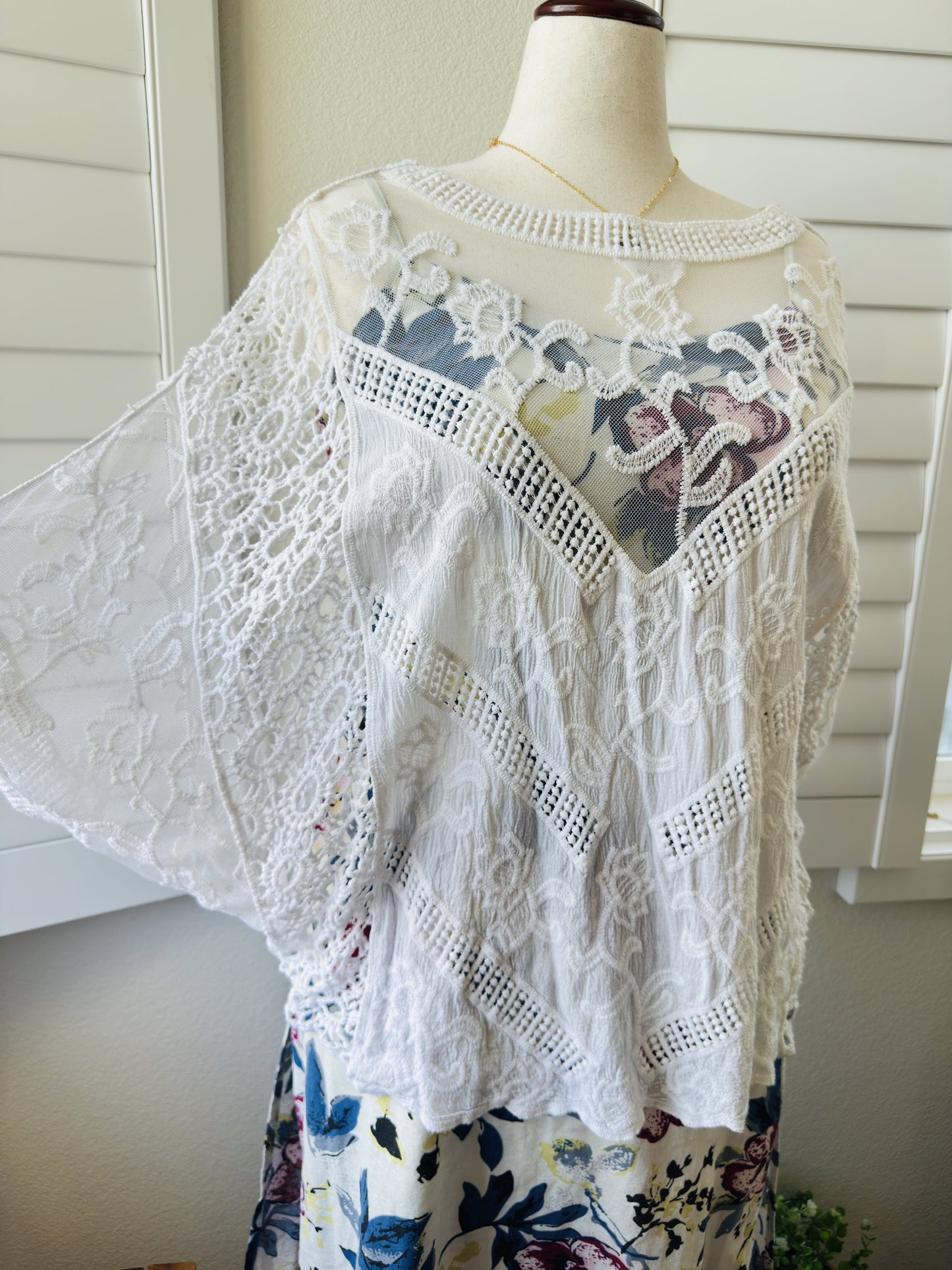 Ember White Lace & Mesh Boho Kimono Top - Size XL