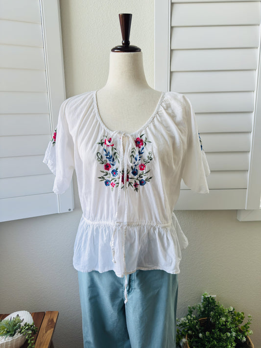 Marhatt White Floral Embroidered Peplum Top Size Large