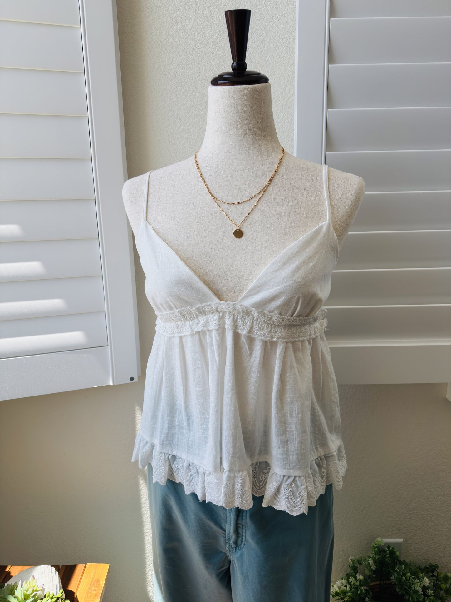 Boutique White Eyelet Lace Babydoll Camisole Top - Size Small