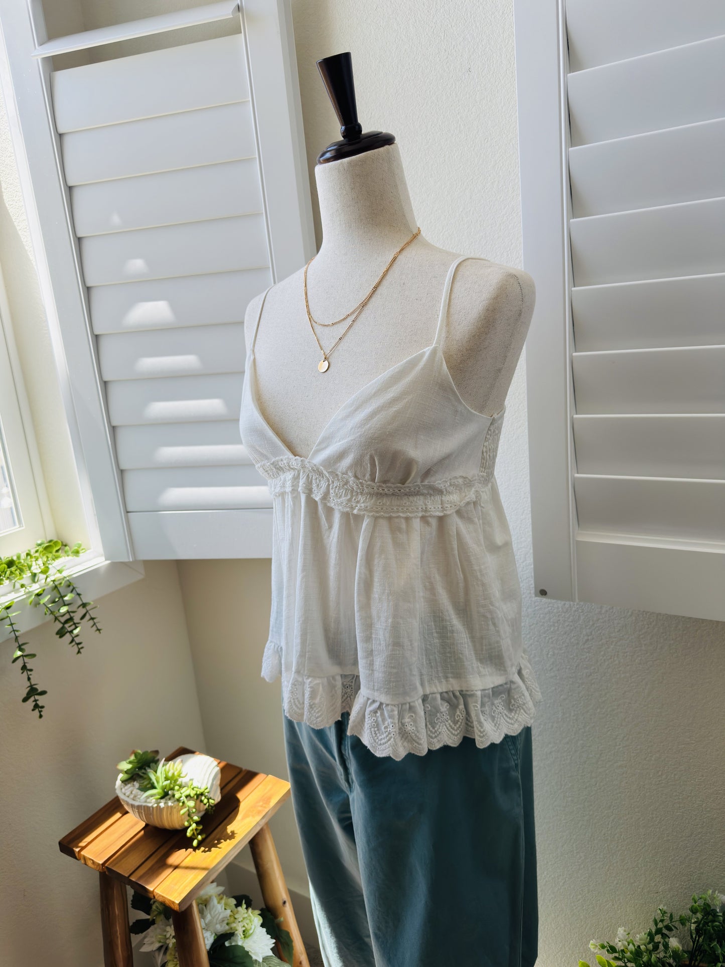 Boutique White Eyelet Lace Babydoll Camisole Top - Size Small