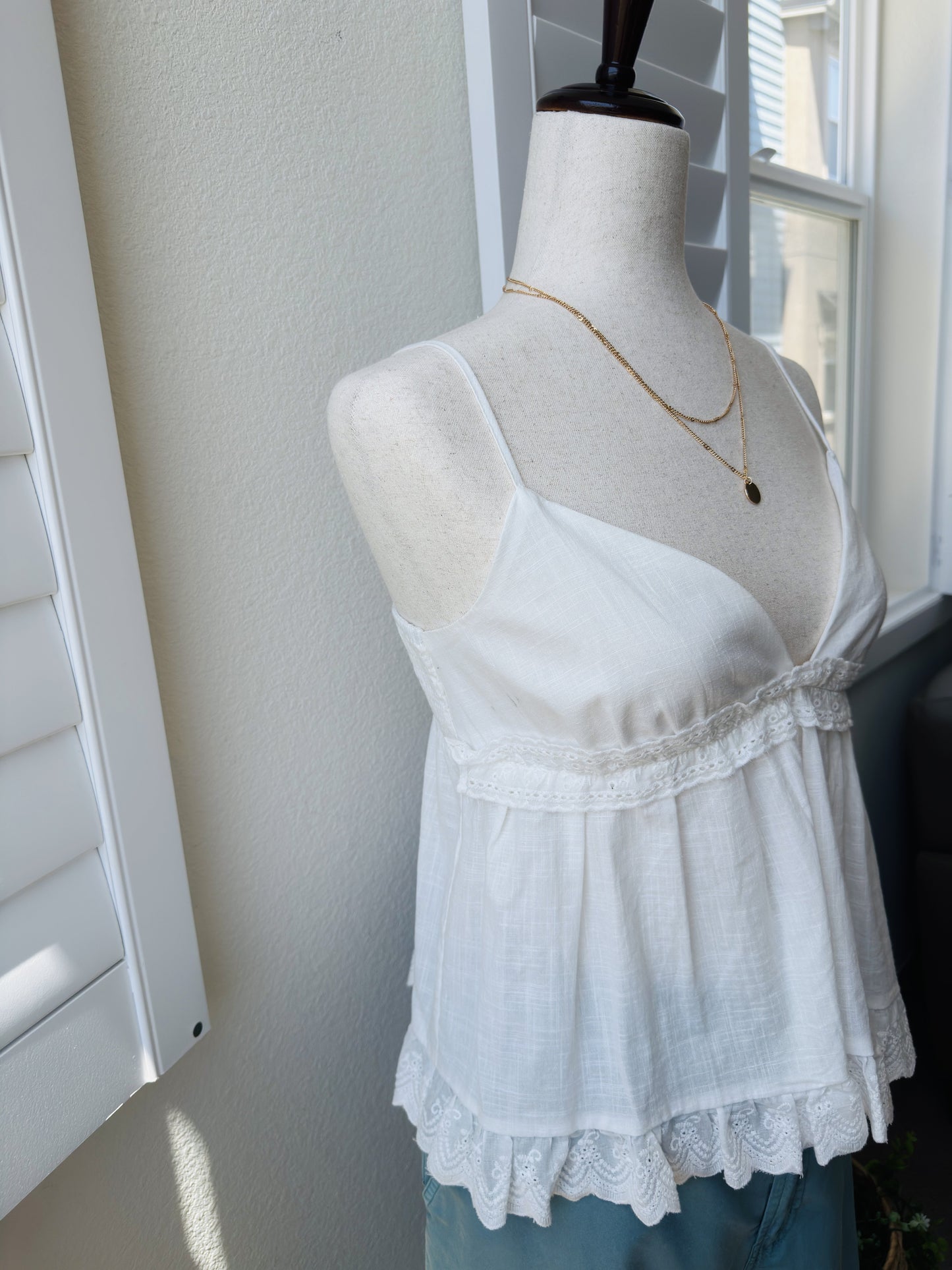 Boutique White Eyelet Lace Babydoll Camisole Top - Size Small