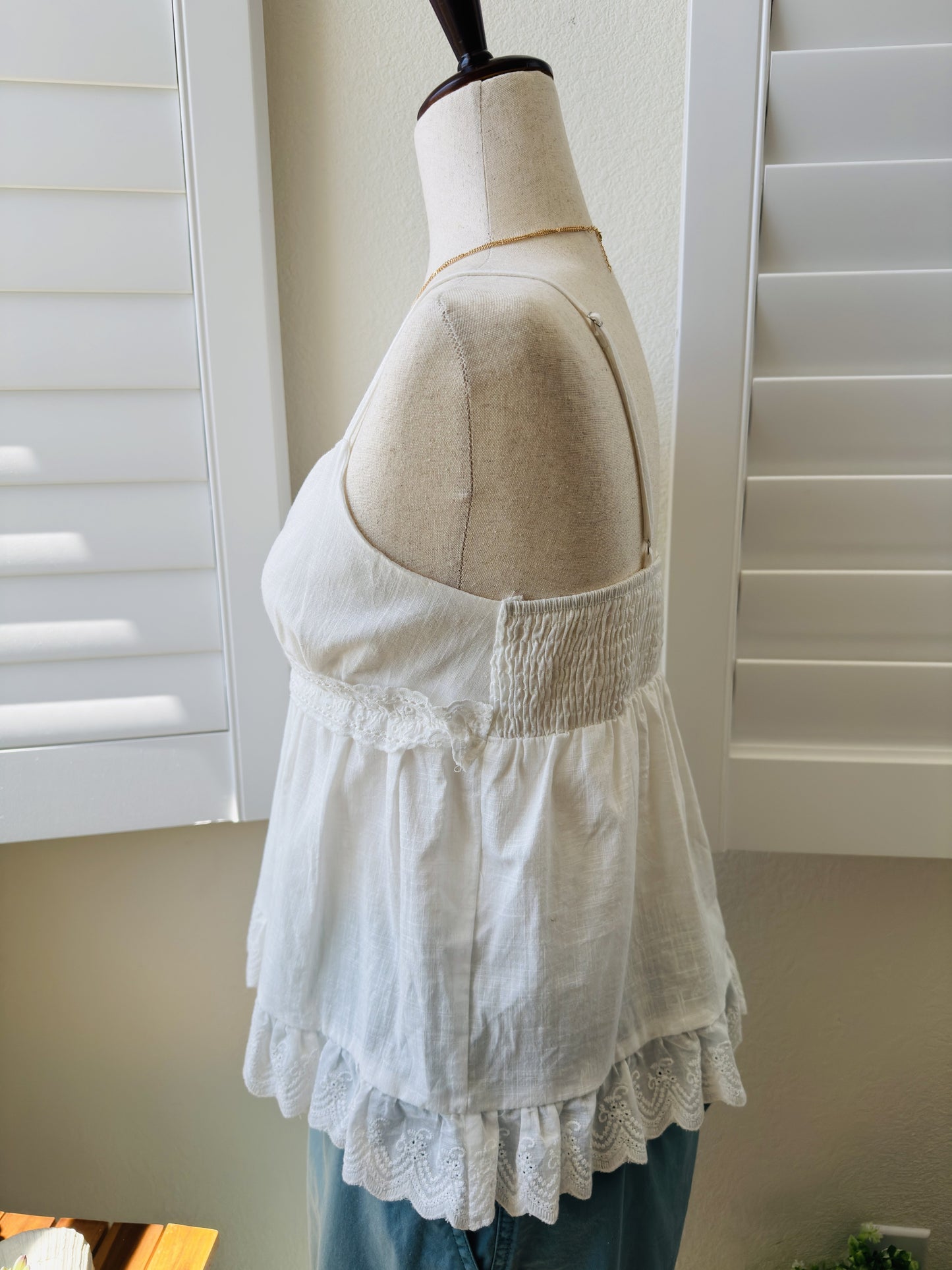 Boutique White Eyelet Lace Babydoll Camisole Top - Size Small