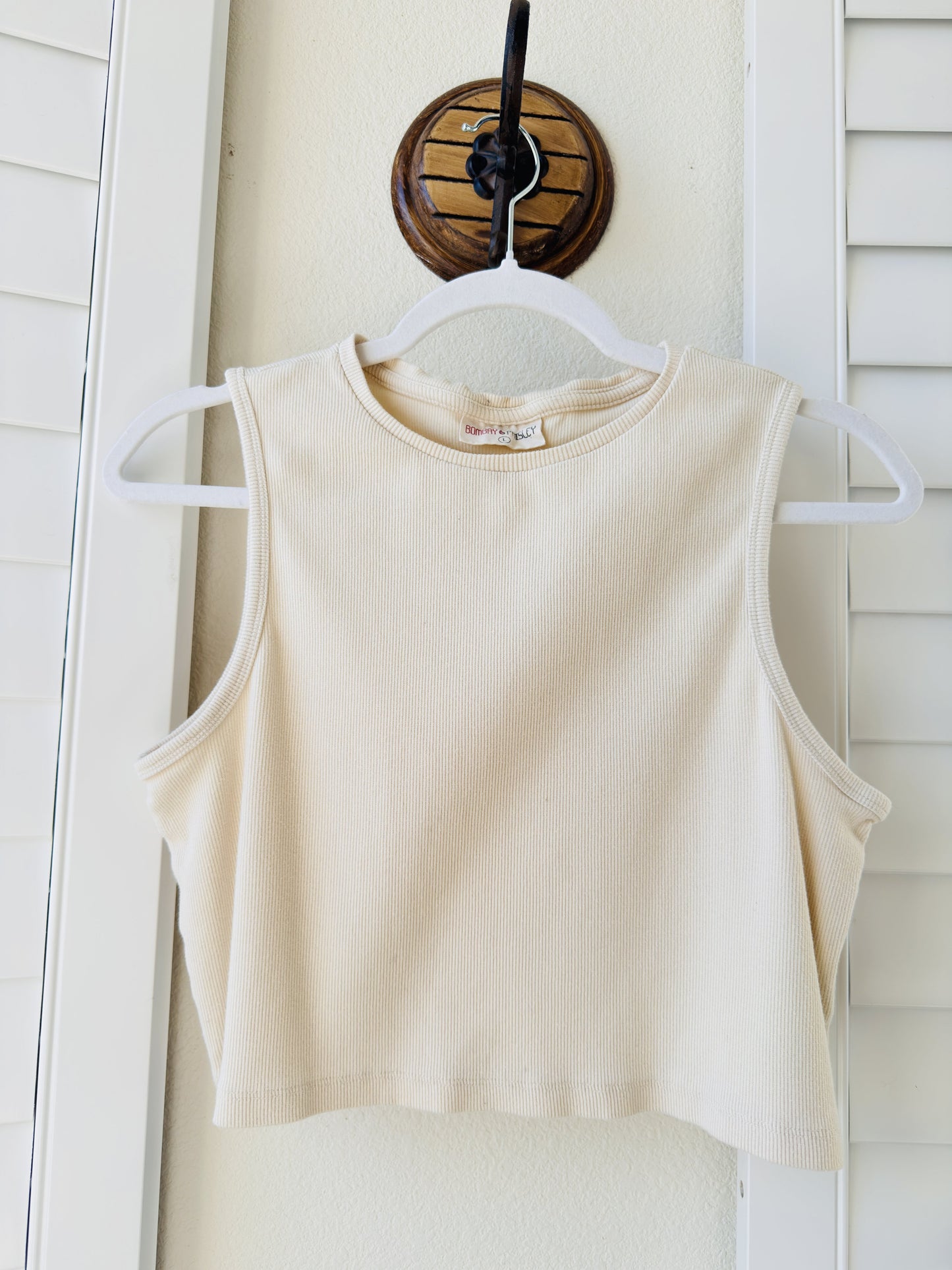 Bombay & Paisley Cream Ribbed Knit Crop Tank Top - Size L