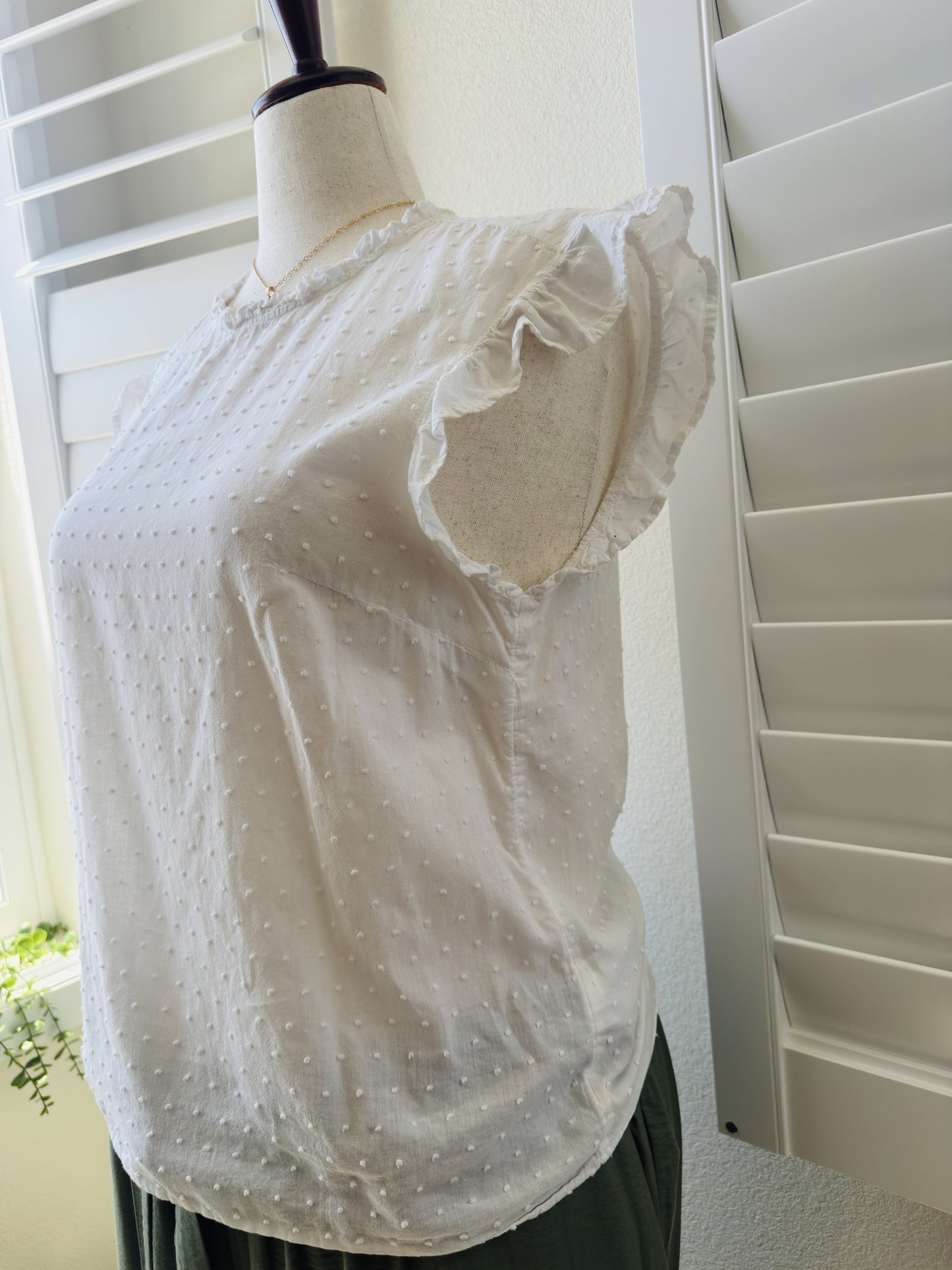 H&M White Swiss Dot Ruffle Sleeve Blouse Size 10