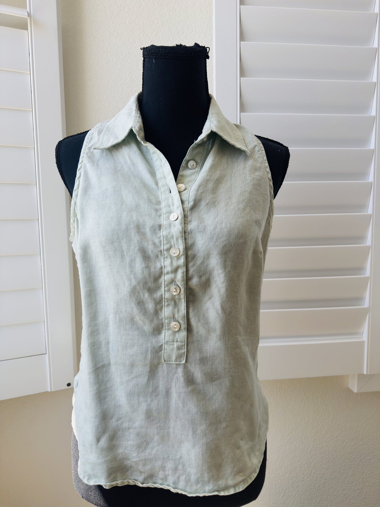 ISDA&CO Sage Green Linen Sleeveless Button-Up Top Size S