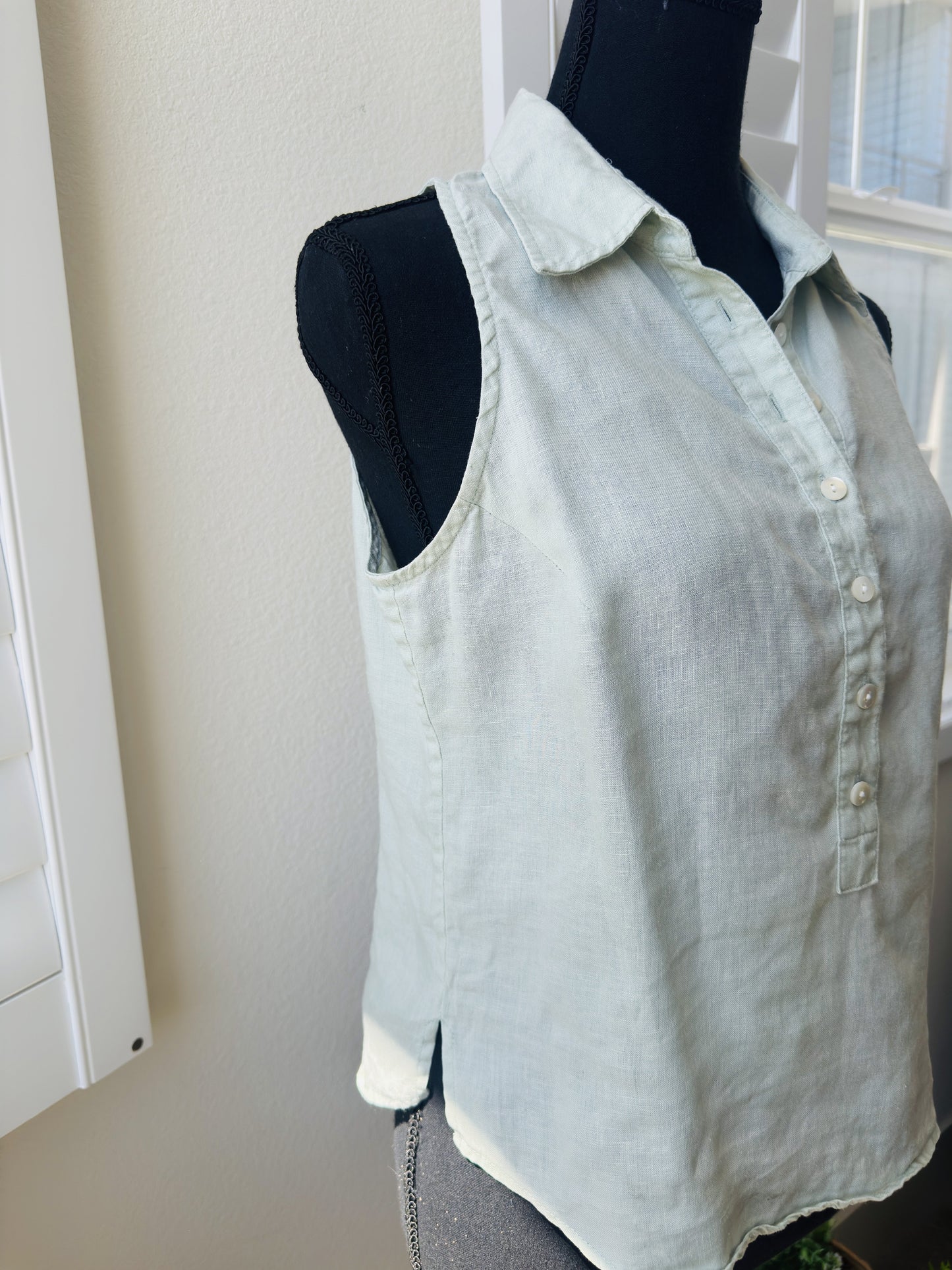 ISDA&CO Sage Green Linen Sleeveless Button-Up Top Size S