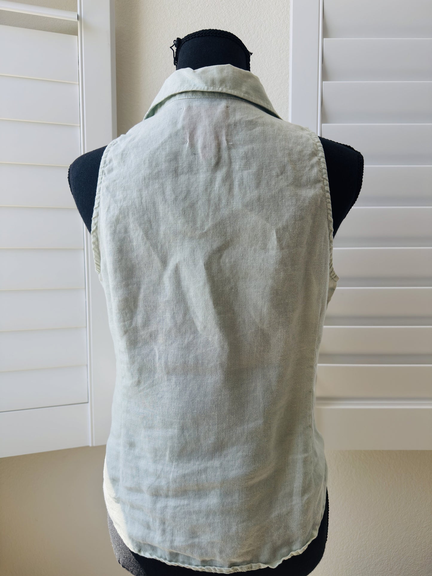 ISDA&CO Sage Green Linen Sleeveless Button-Up Top Size S