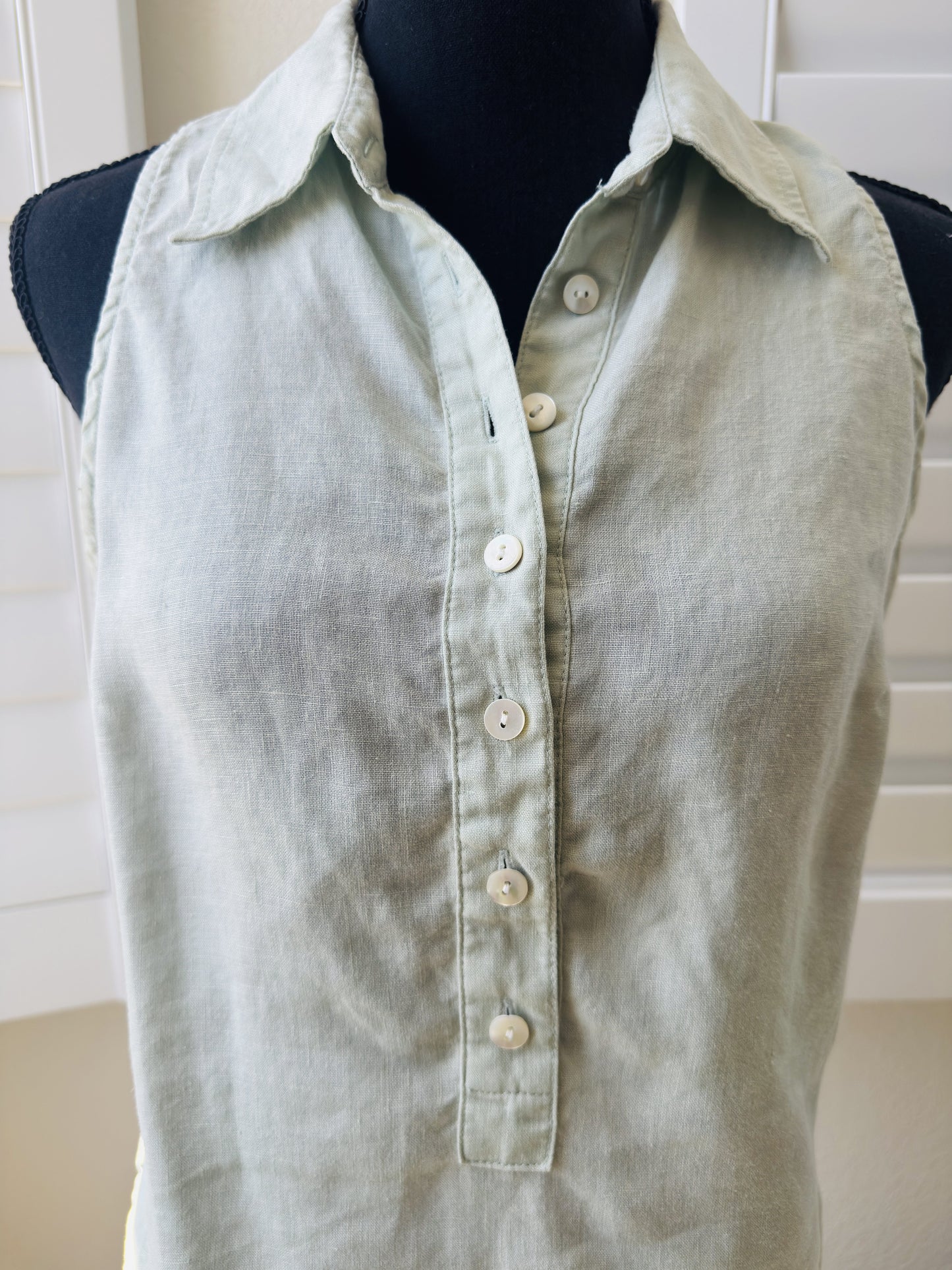ISDA&CO Sage Green Linen Sleeveless Button-Up Top Size S