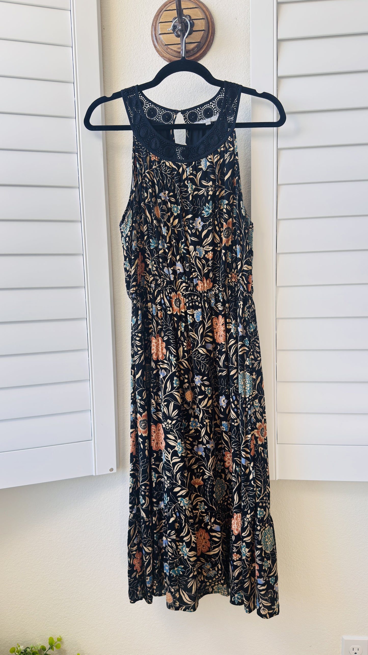 Daniel Rainn Black Floral Halter Midi Dress with Crochet Neckline - Size M