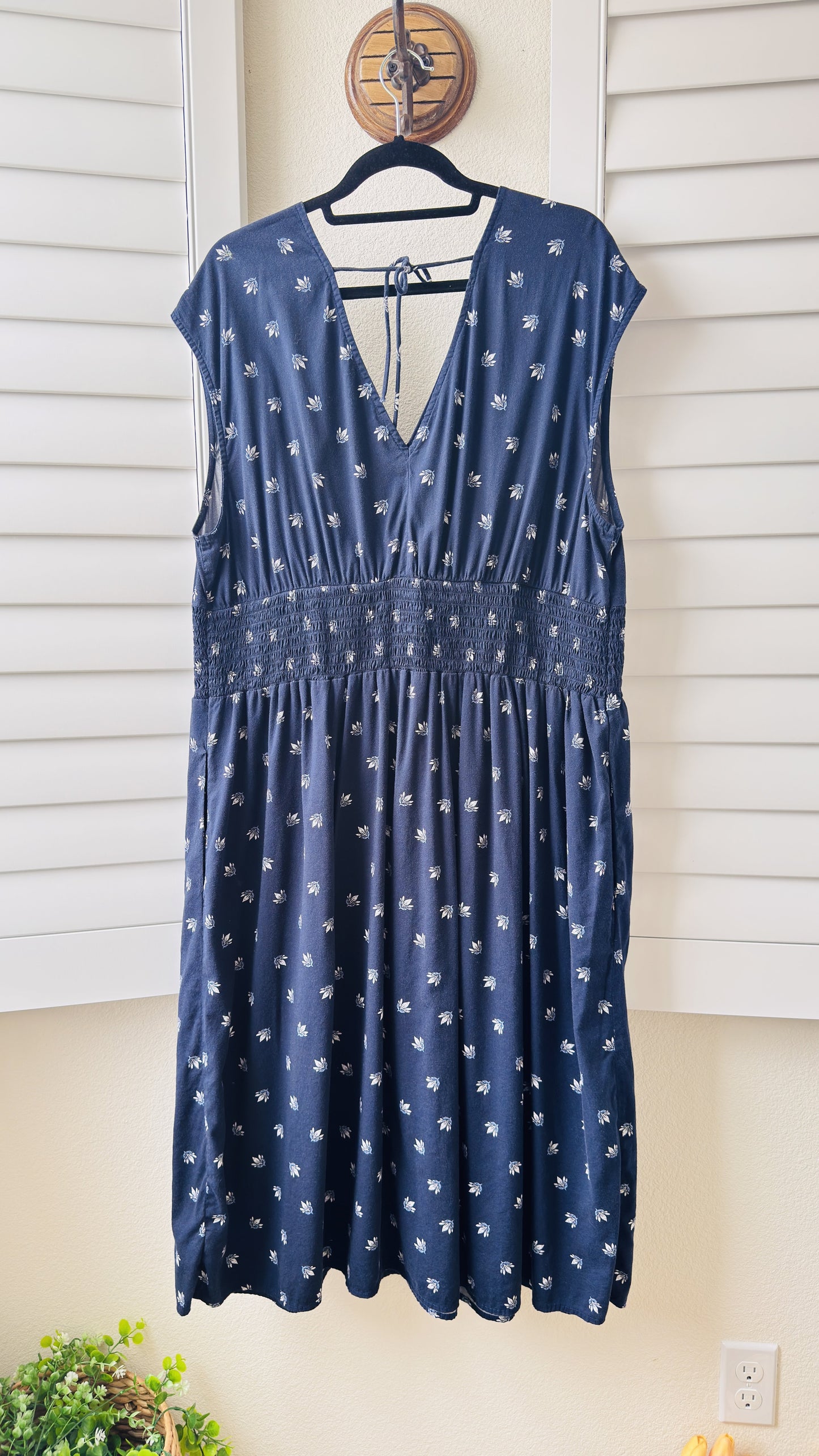 Old Navy Navy Blue Floral Smocked Waist Midi Dress - Size 2X