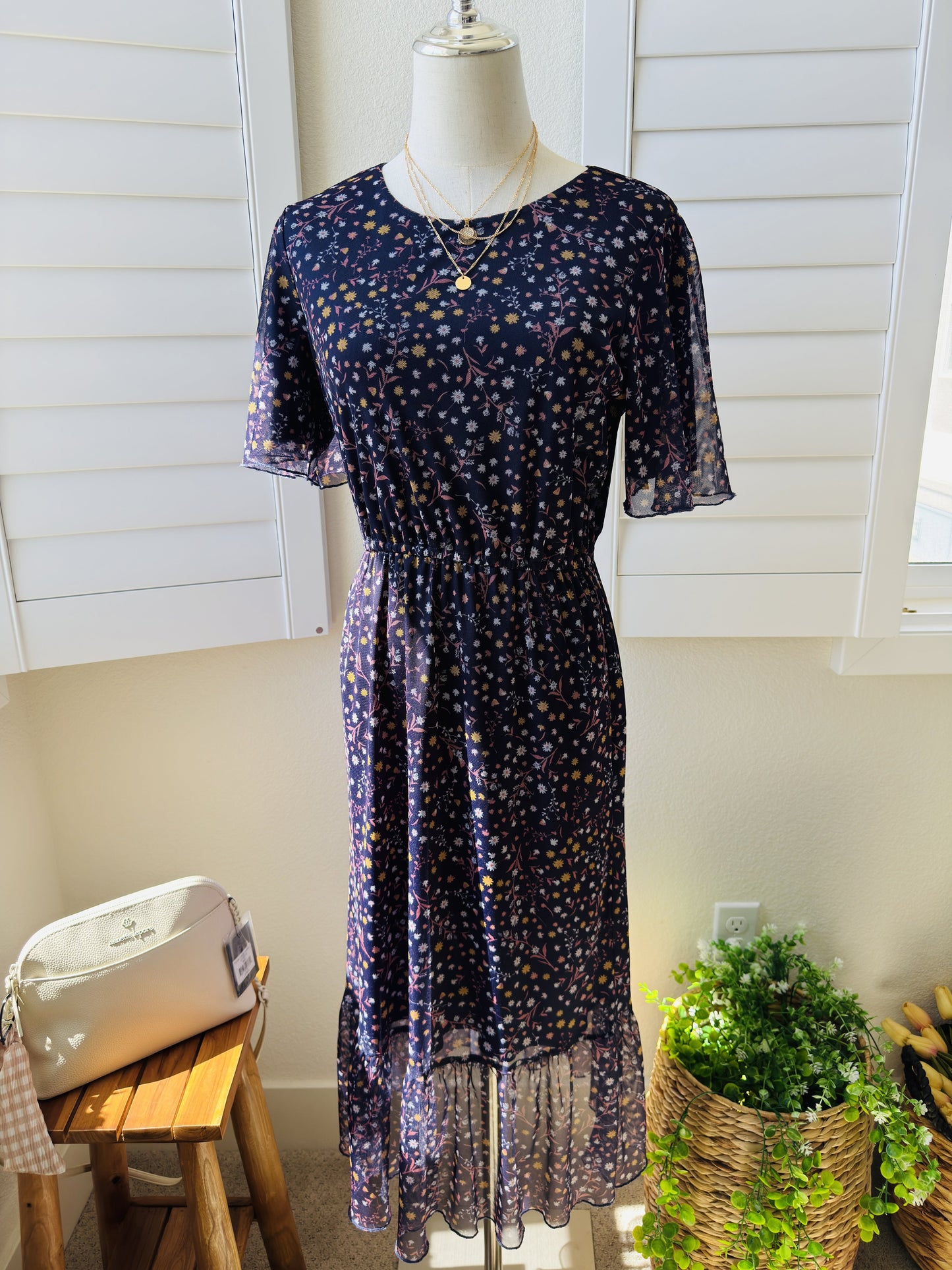 Downeast Navy Floral Mesh Flutter Sleeve Midi Dress - Size M
