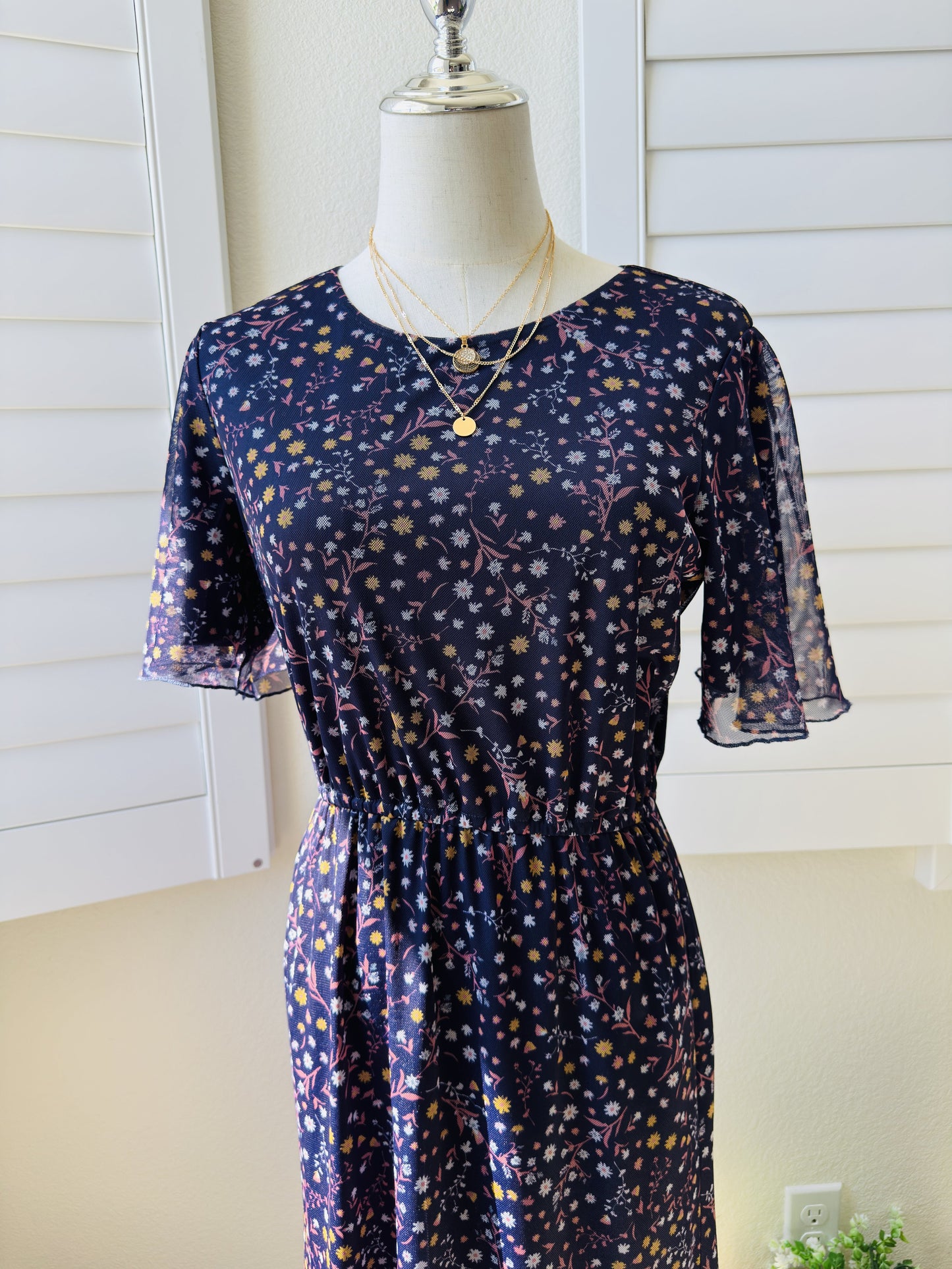 Downeast Navy Floral Mesh Flutter Sleeve Midi Dress - Size M