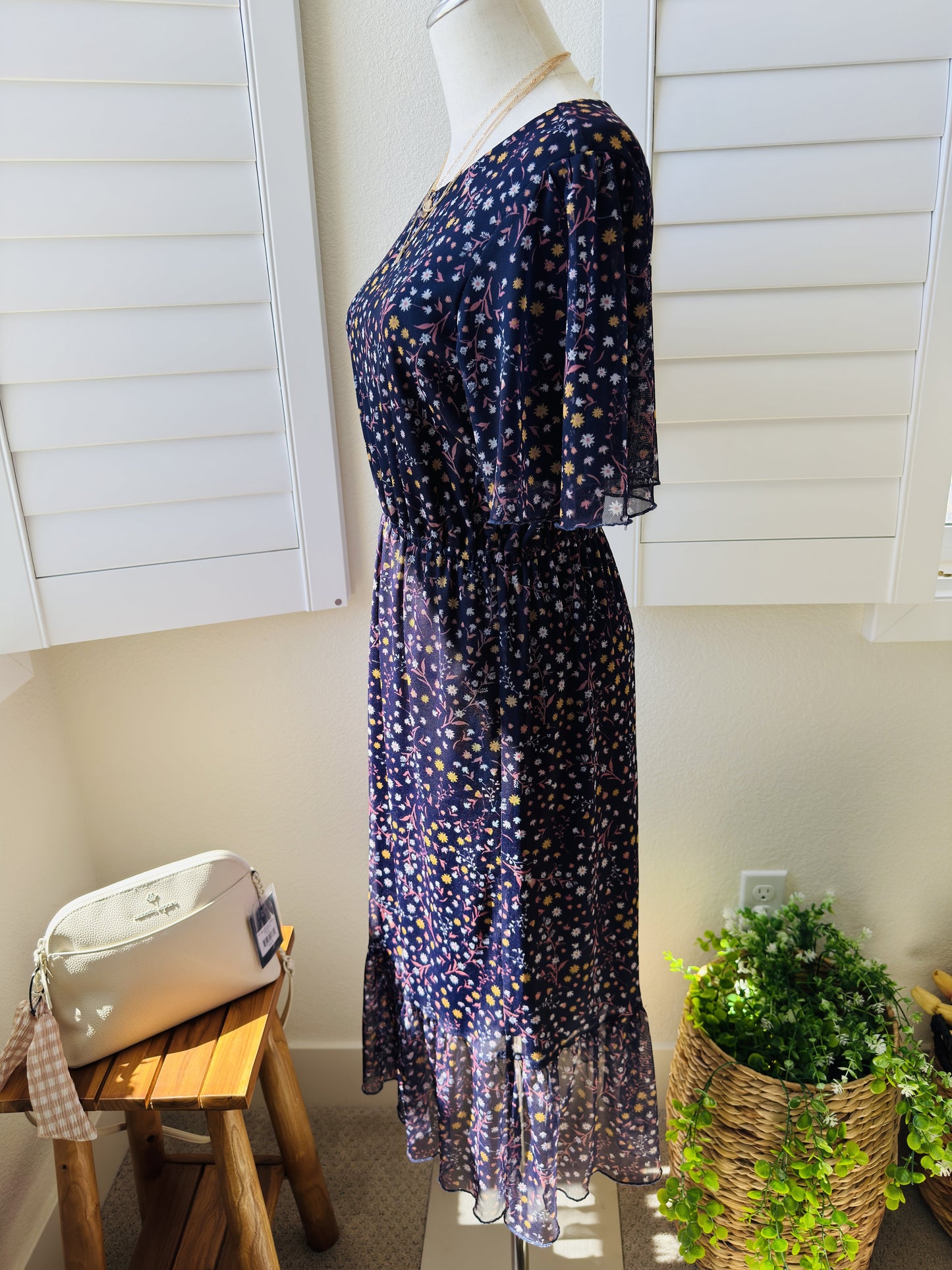 Downeast Navy Floral Mesh Flutter Sleeve Midi Dress - Size M
