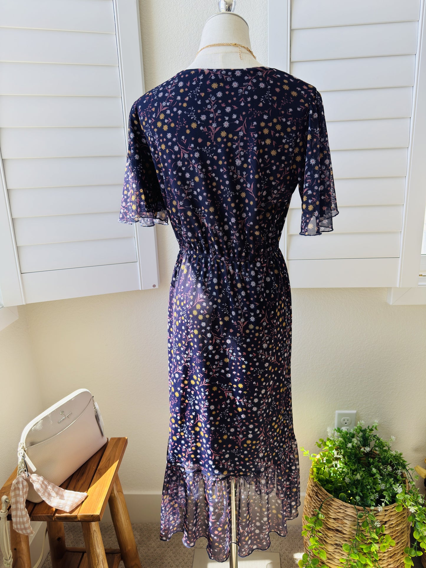 Downeast Navy Floral Mesh Flutter Sleeve Midi Dress - Size M