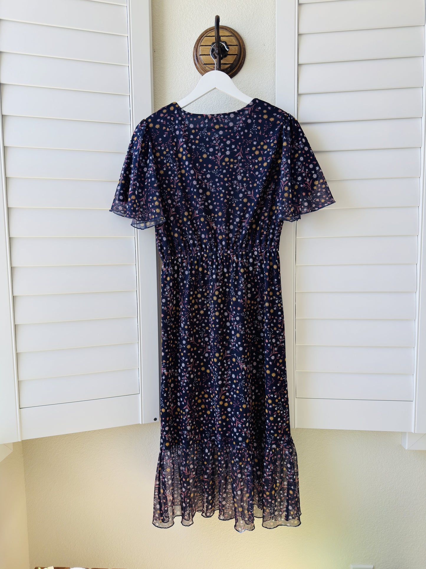Downeast Navy Floral Mesh Flutter Sleeve Midi Dress - Size M
