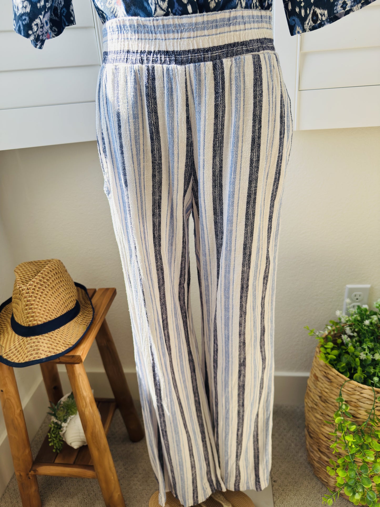 Supply & Demand Blue Striped Linen Blend Wide Leg Pants Size M