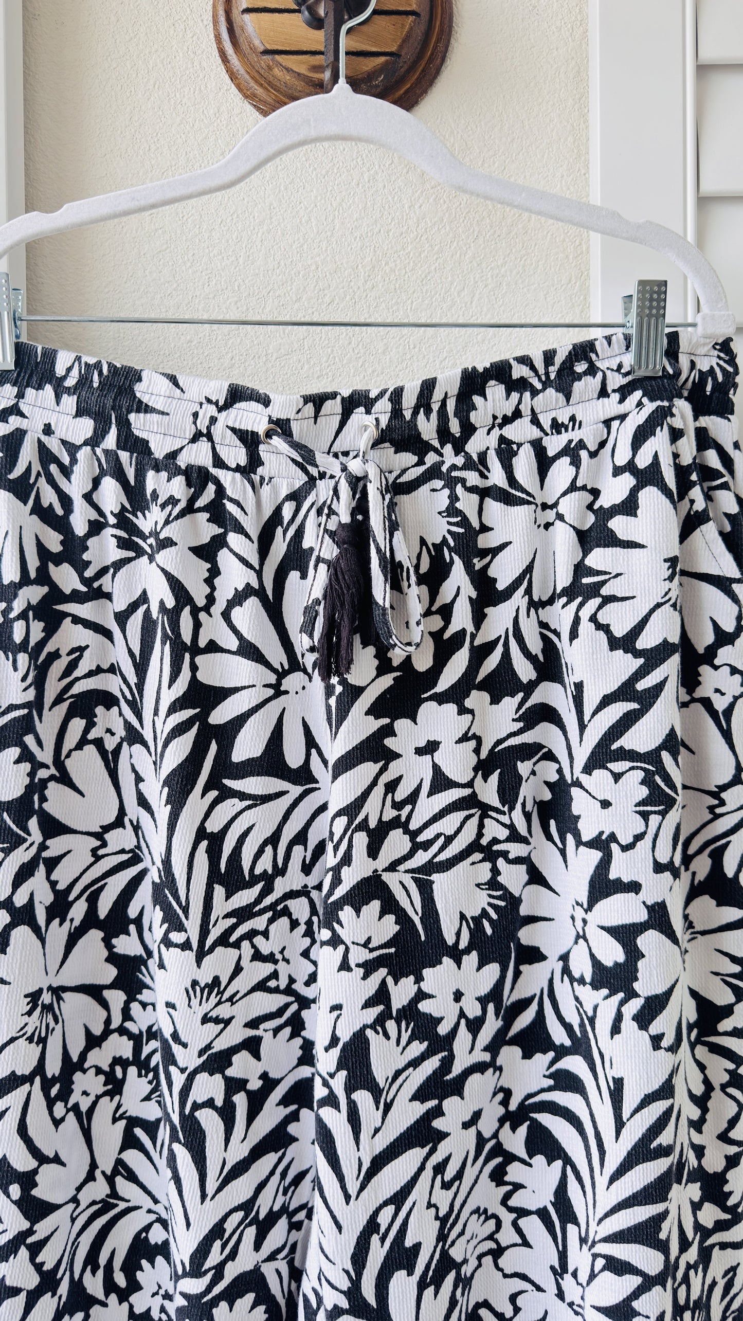 Belle by Kim Gravel Floral Wide Leg Cropped Pants - Size L