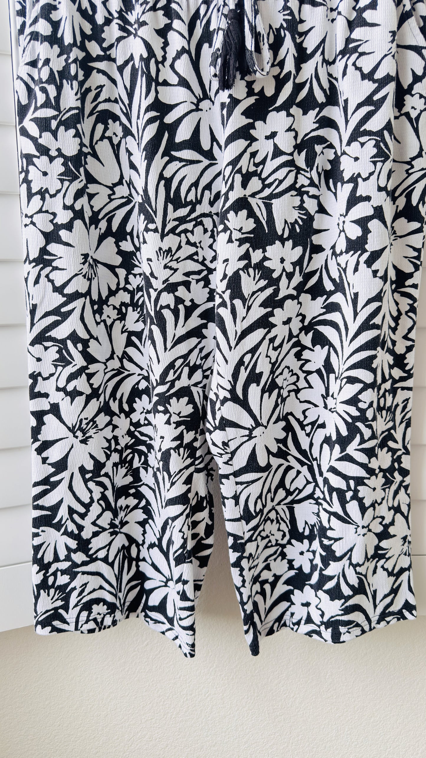 Belle by Kim Gravel Floral Wide Leg Cropped Pants - Size L