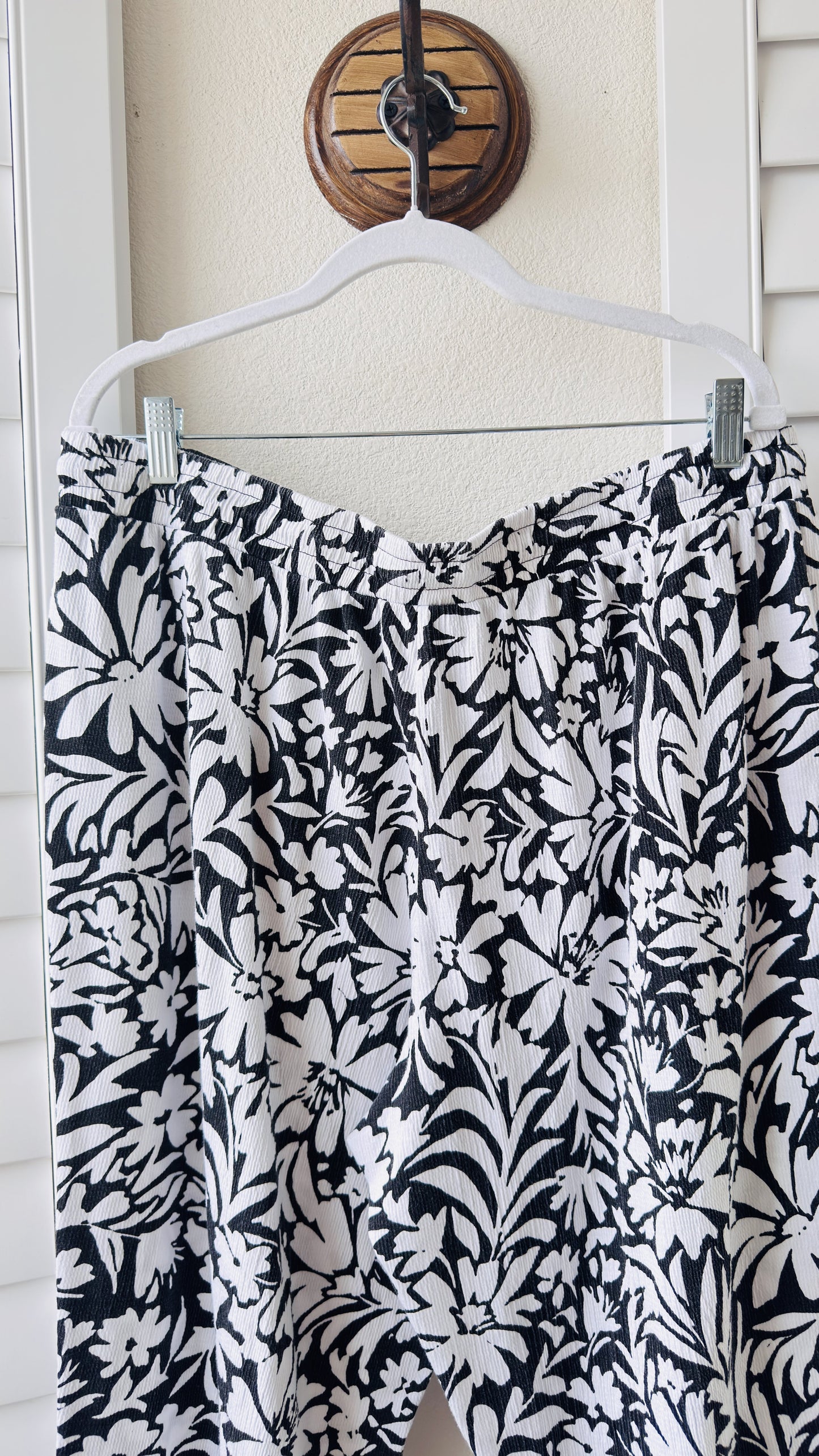 Belle by Kim Gravel Floral Wide Leg Cropped Pants - Size L