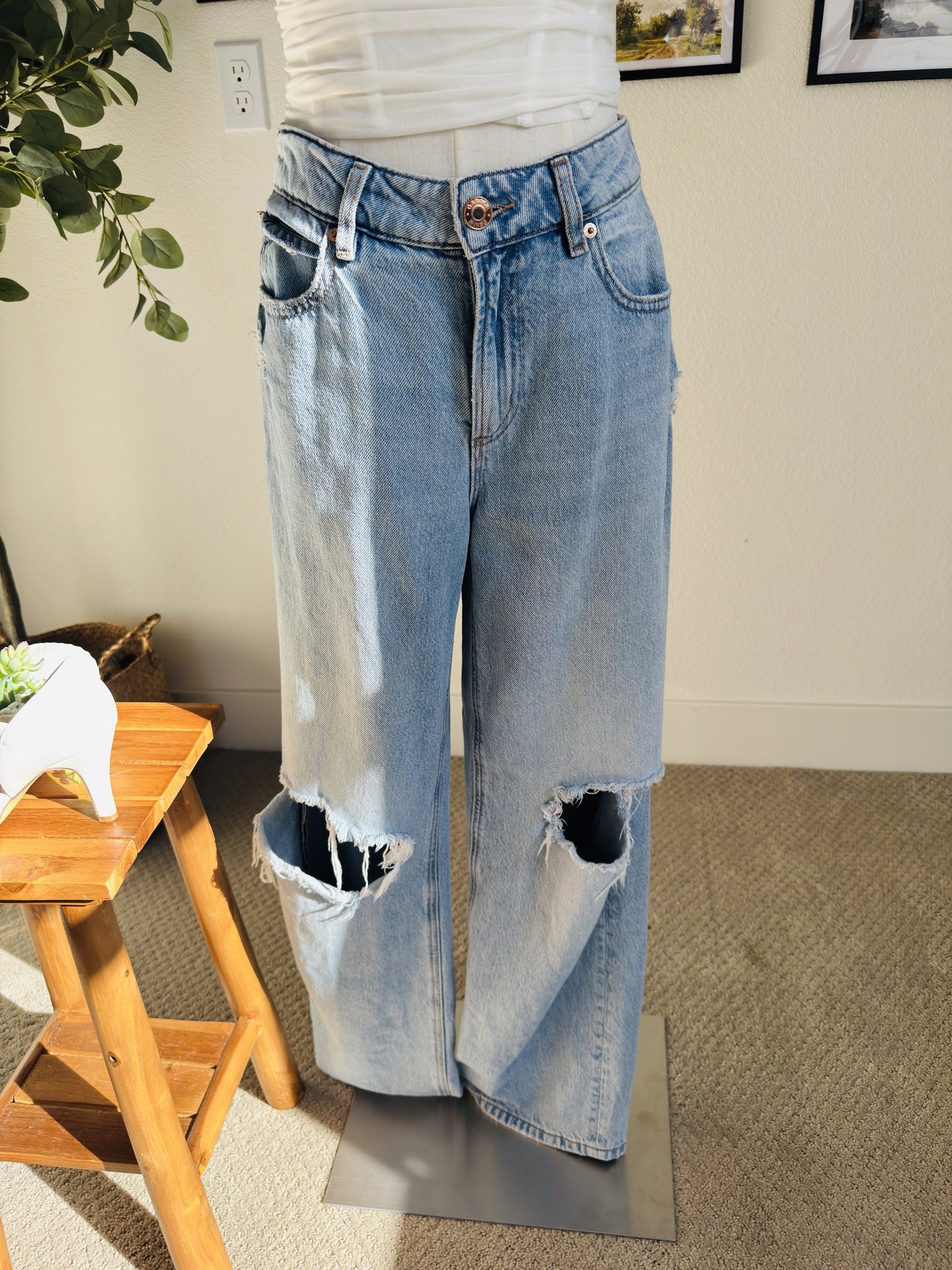 Garage Denim Ample Baggy Distressed Light Wash Jeans Size 5/27