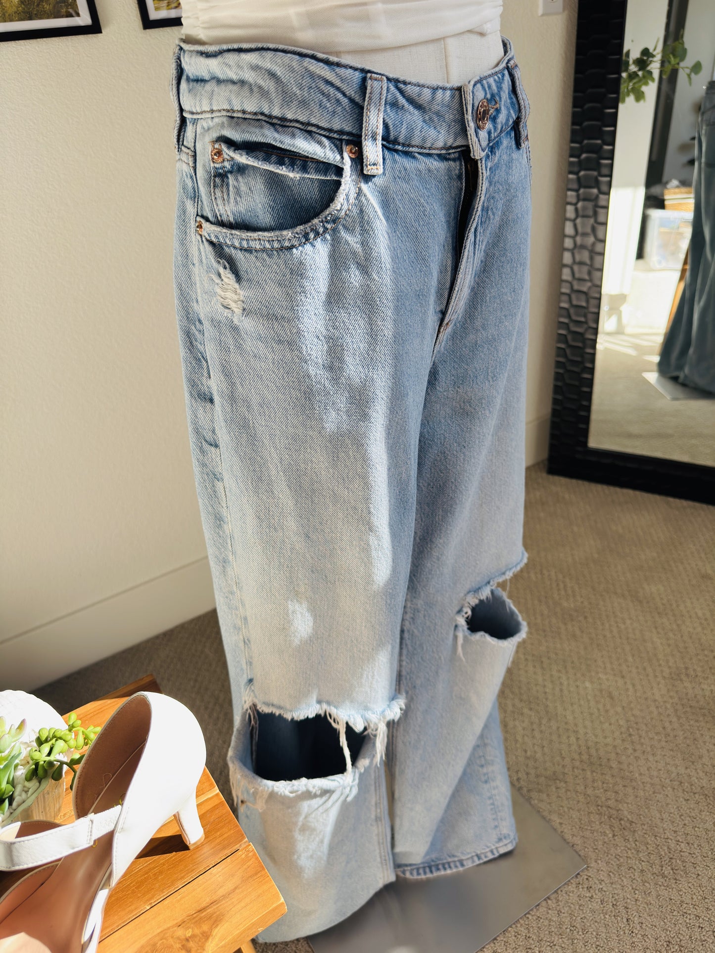 Garage Denim Ample Baggy Distressed Light Wash Jeans Size 5/27