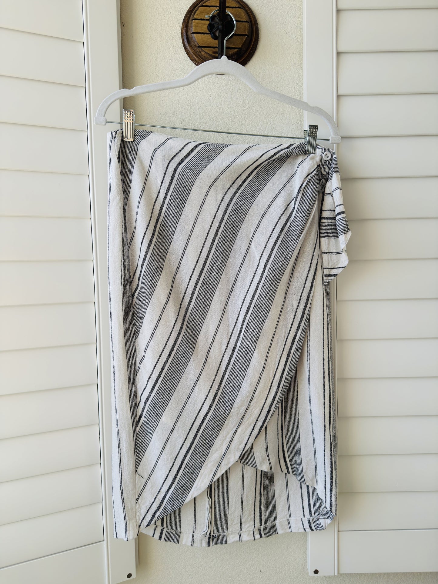 BCBGMAXAZRIA Striped Linen-Blend Wrap Skirt - Size M