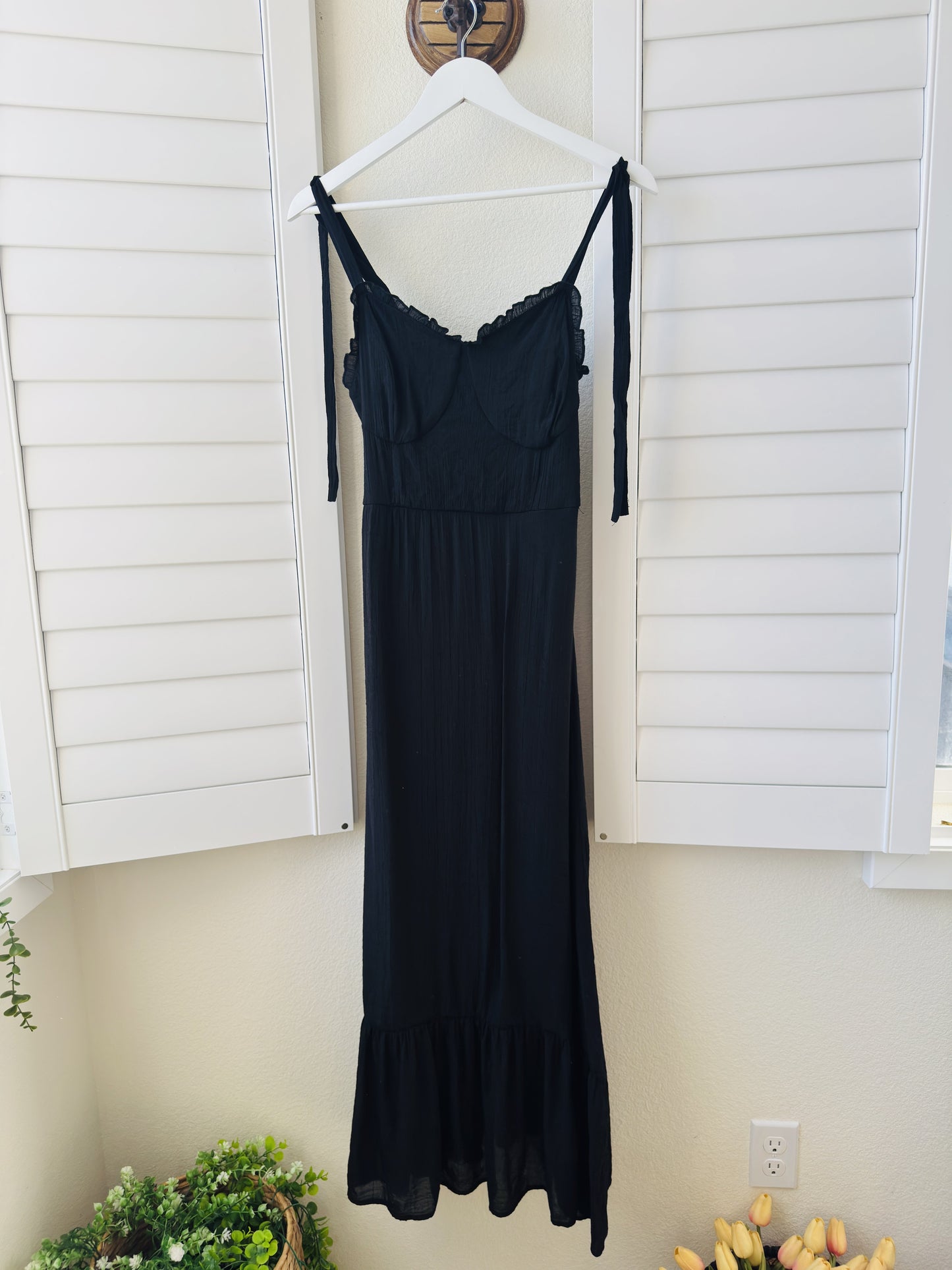 Just Found Black Tie Strap Smocked Maxi Dress - Size M