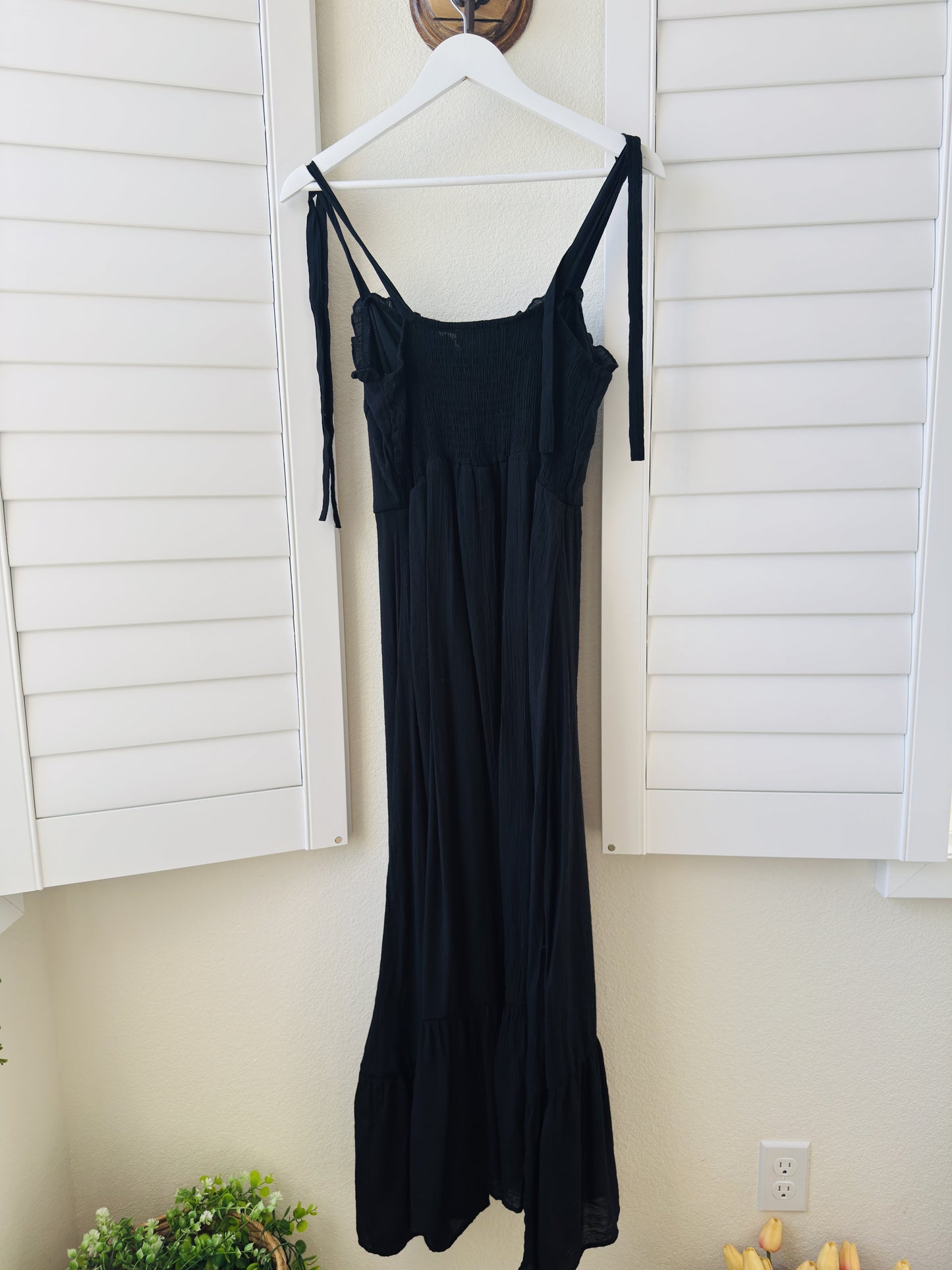 Just Found Black Tie Strap Smocked Maxi Dress - Size M