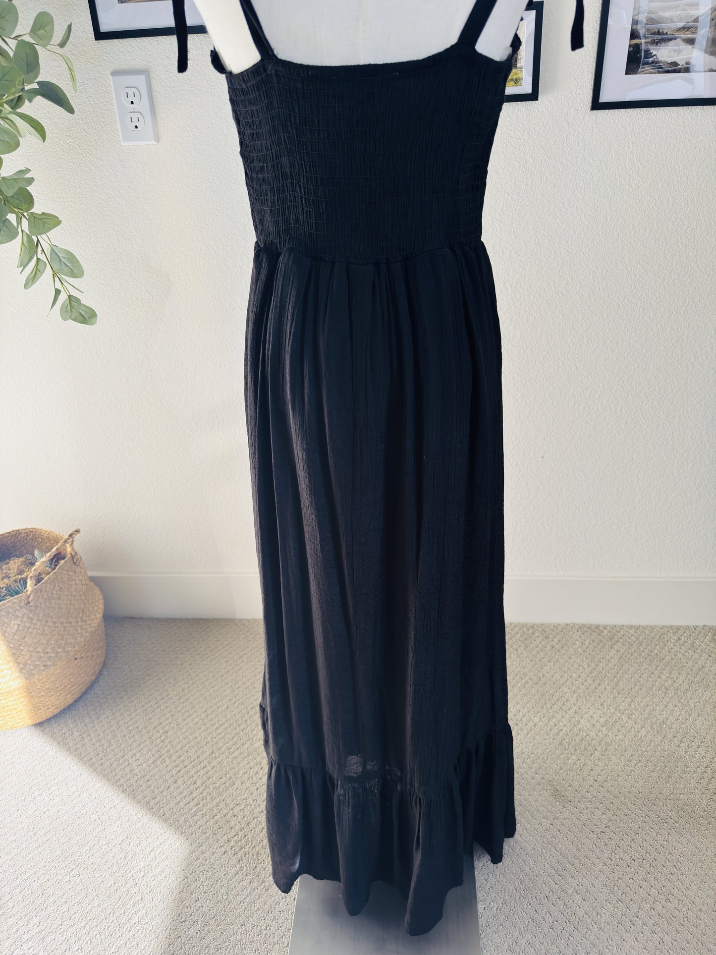 Just Found Black Tie Strap Smocked Maxi Dress - Size M