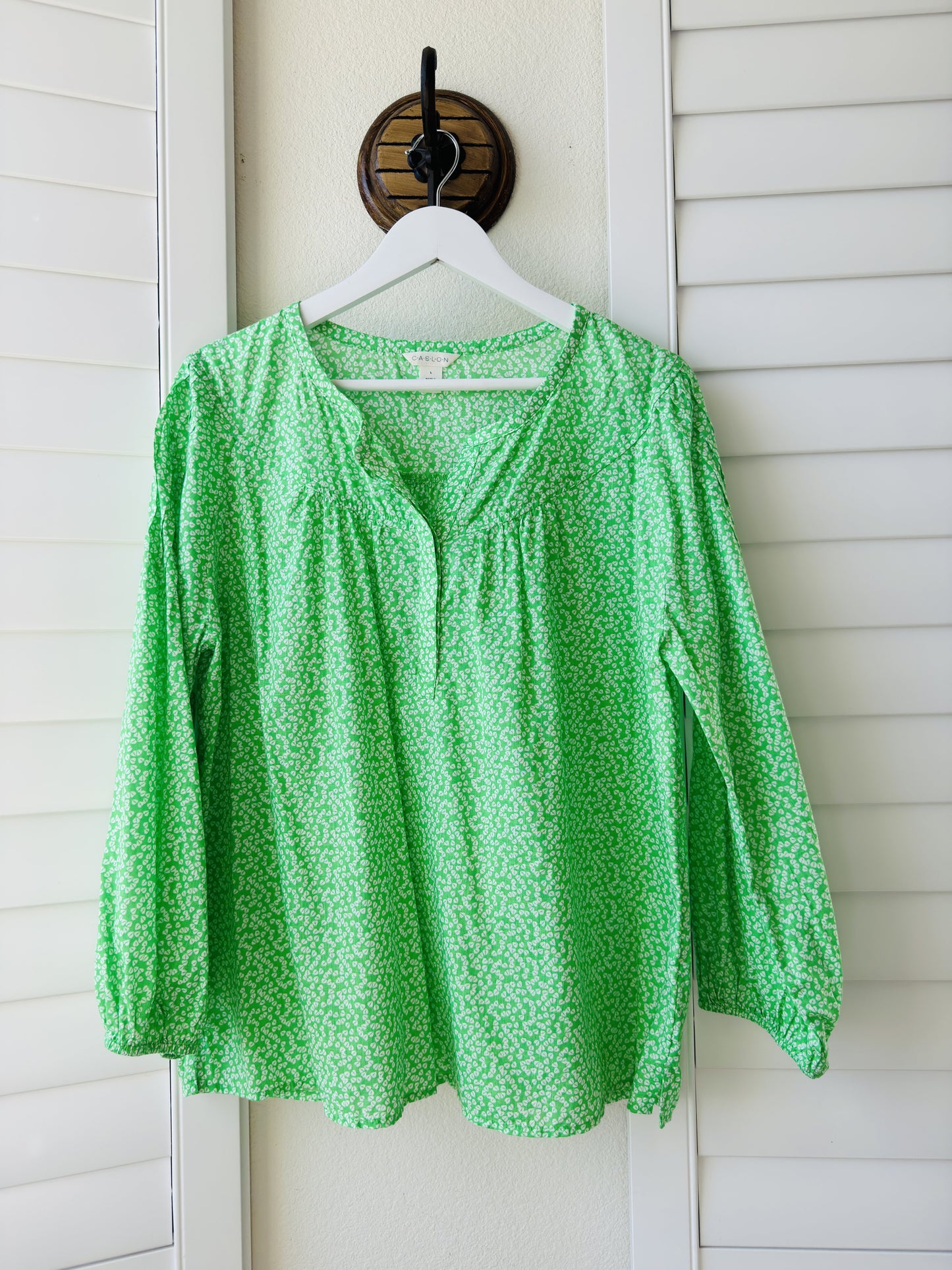 Caslon Green Floral Print Split Neck Blouse - Size L