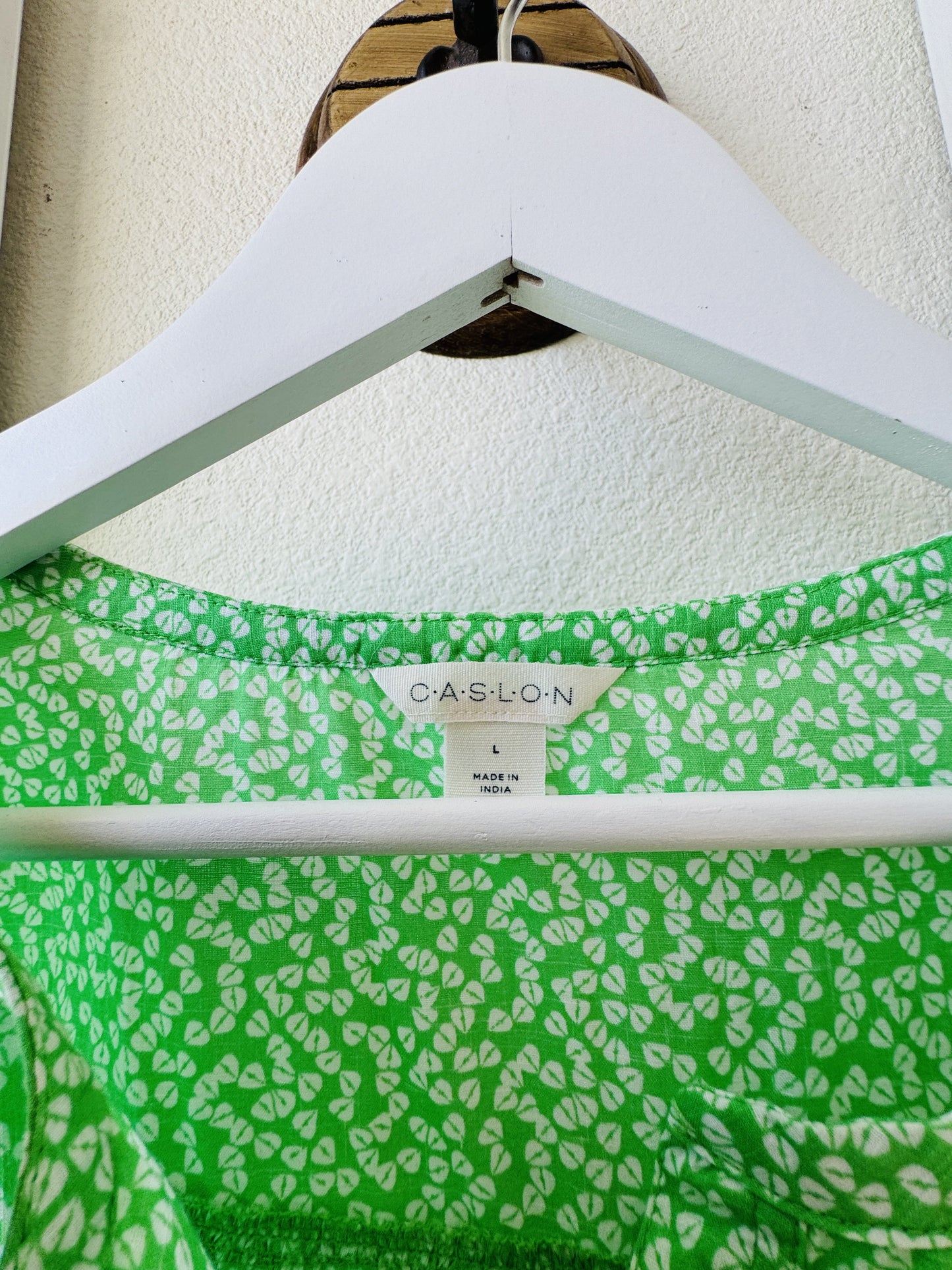 Caslon Green Floral Print Split Neck Blouse - Size L