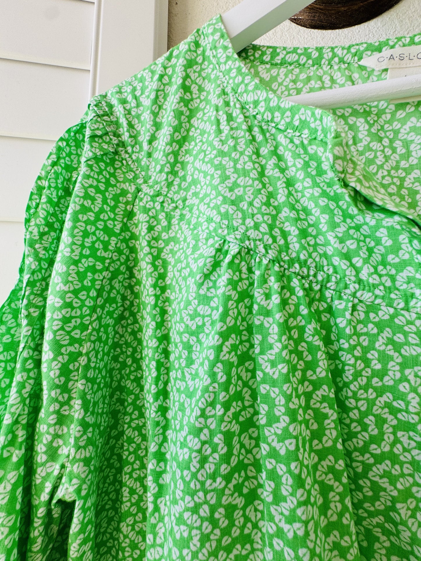 Caslon Green Floral Print Split Neck Blouse - Size L