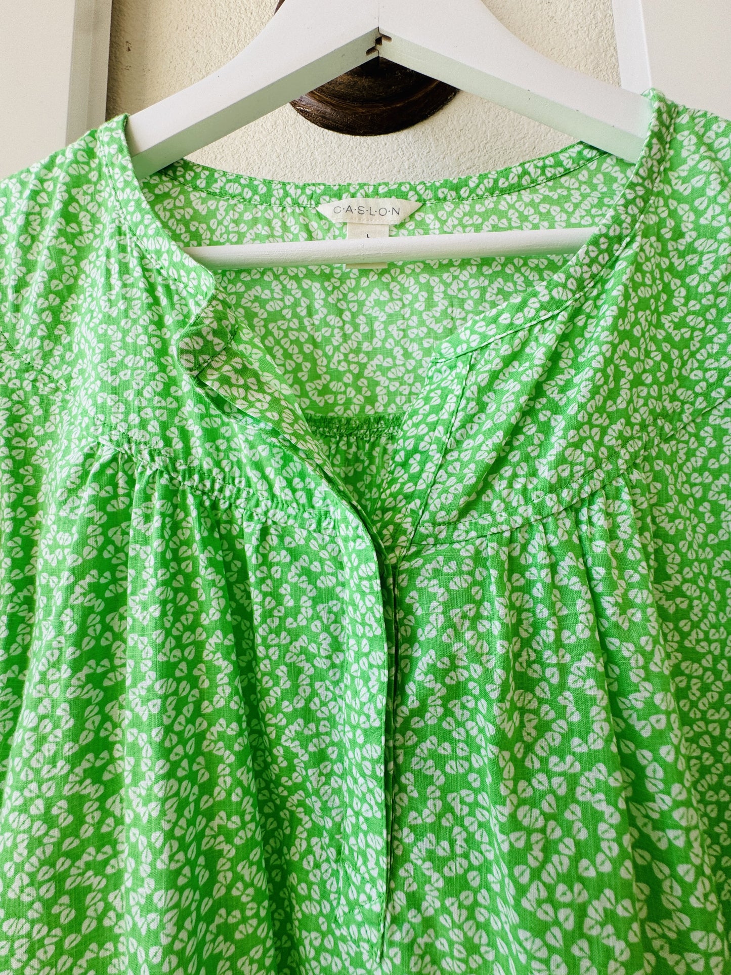 Caslon Green Floral Print Split Neck Blouse - Size L