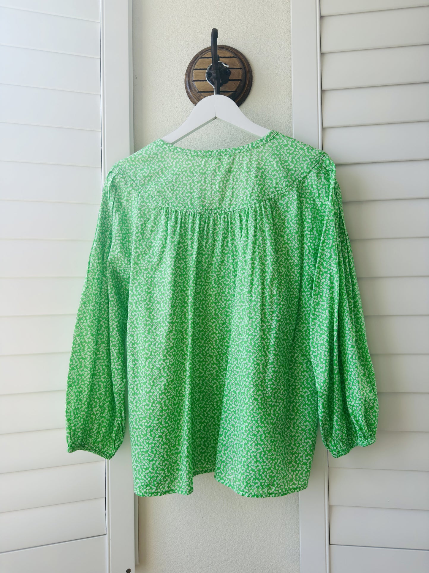 Caslon Green Floral Print Split Neck Blouse - Size L