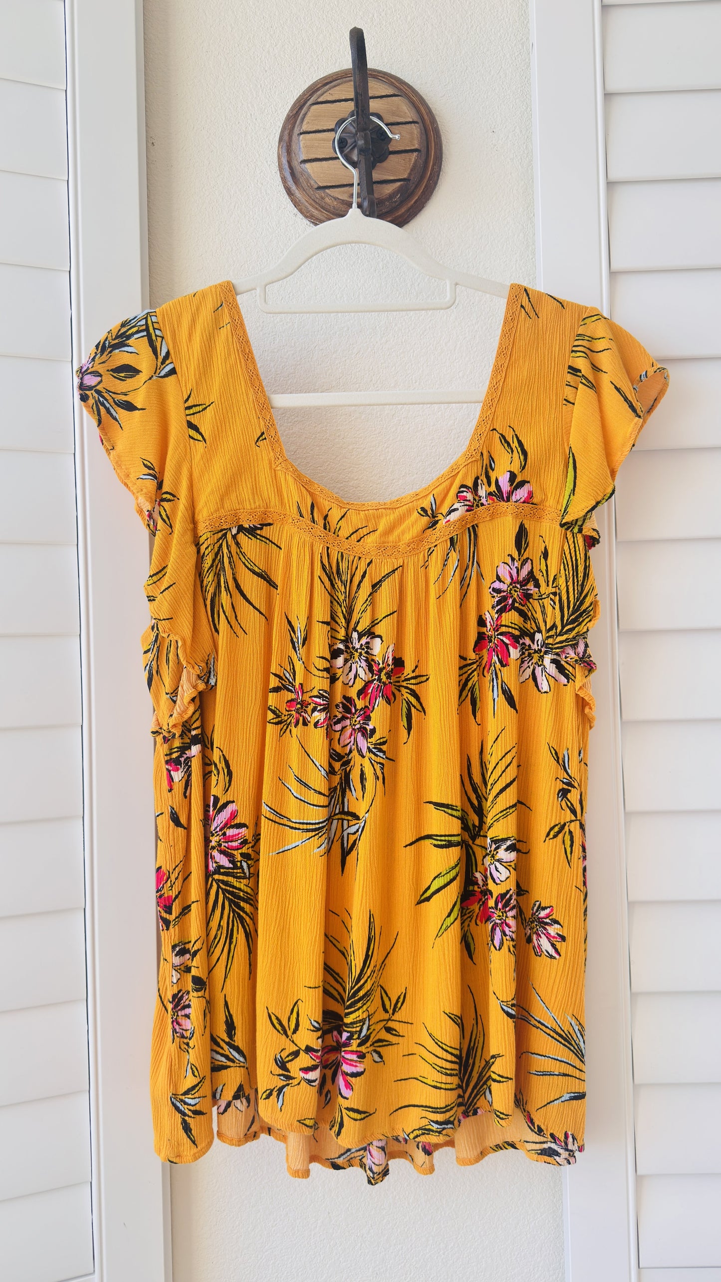 Jessica Simpson Tropical Floral Flutter Sleeve Top Size 2X