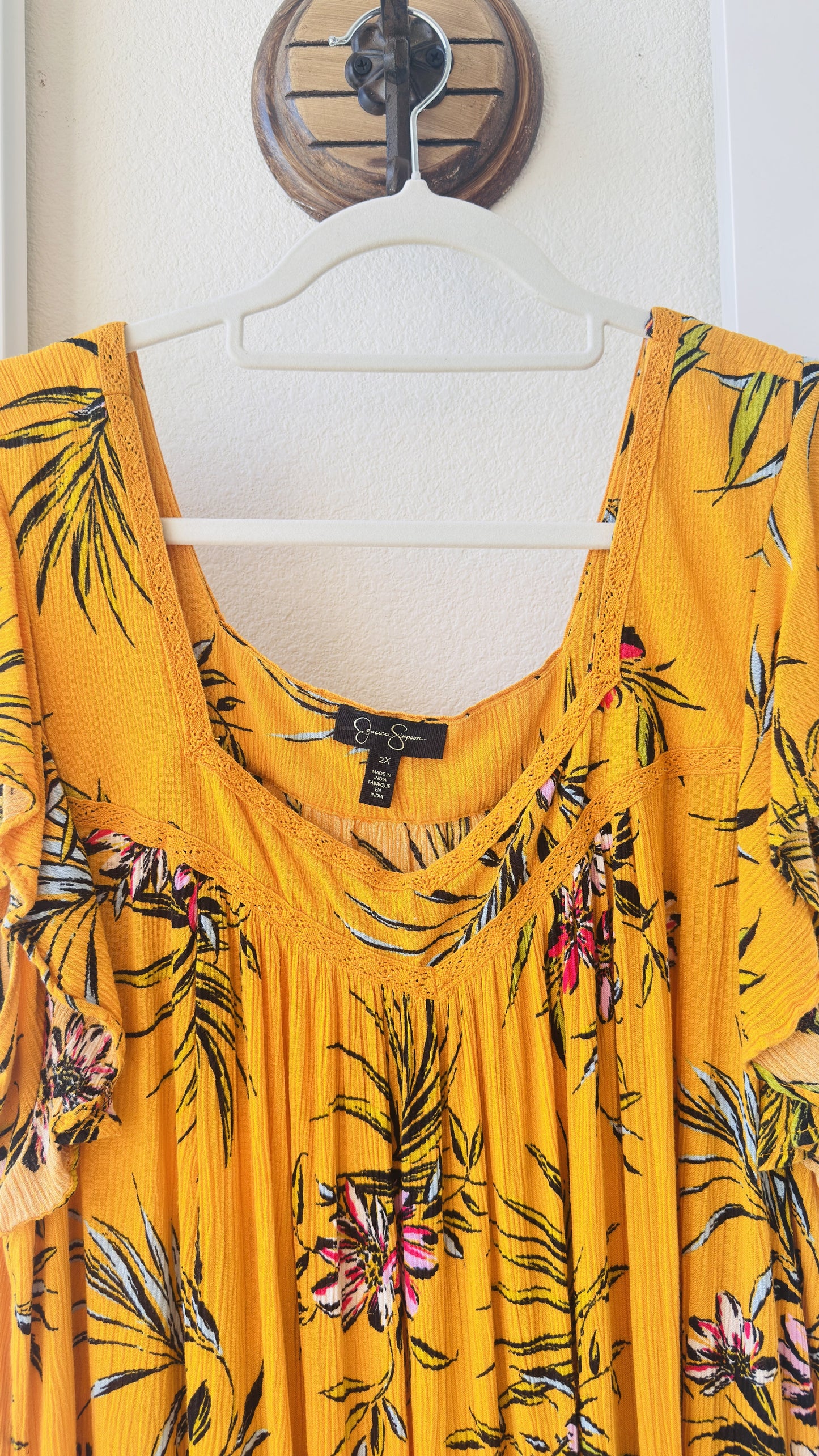 Jessica Simpson Tropical Floral Flutter Sleeve Top Size 2X