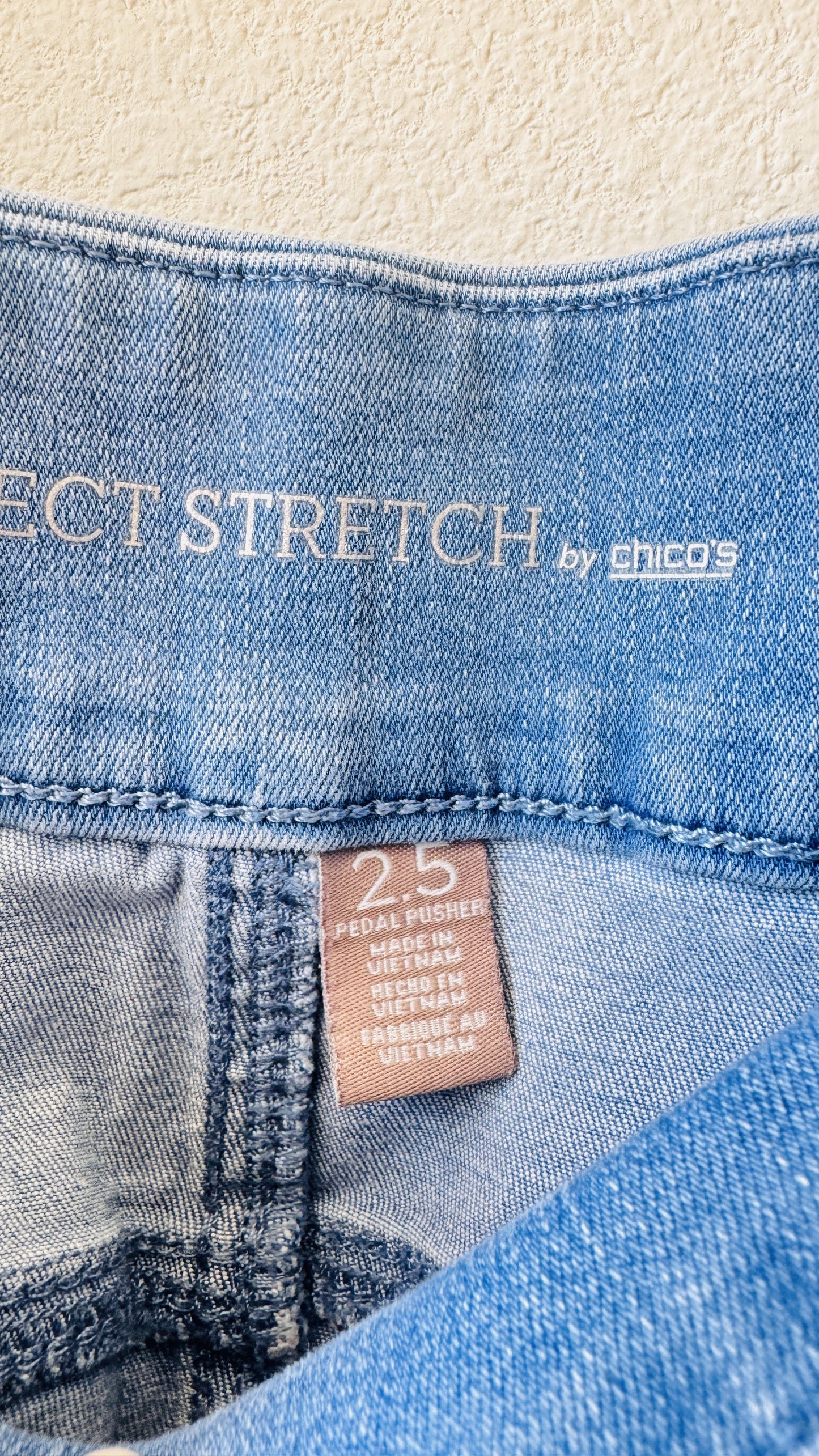 Chico's Perfect Stretch Denim Pedal Pusher Shorts - Size 2.5