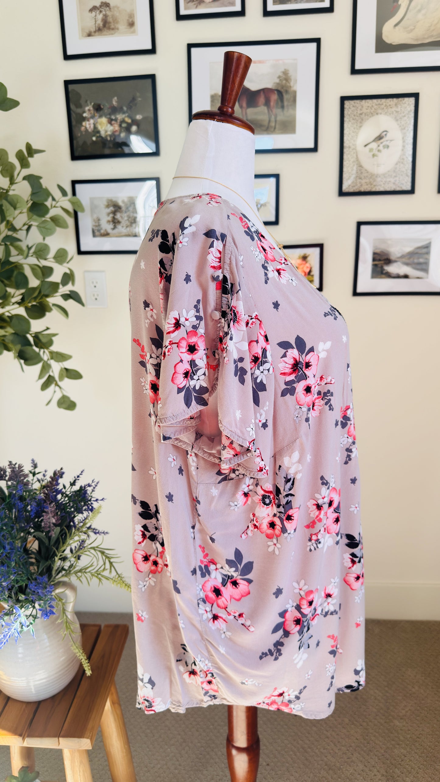Torrid Mauve Floral Pintuck Flutter Sleeve Blouse - Size 3