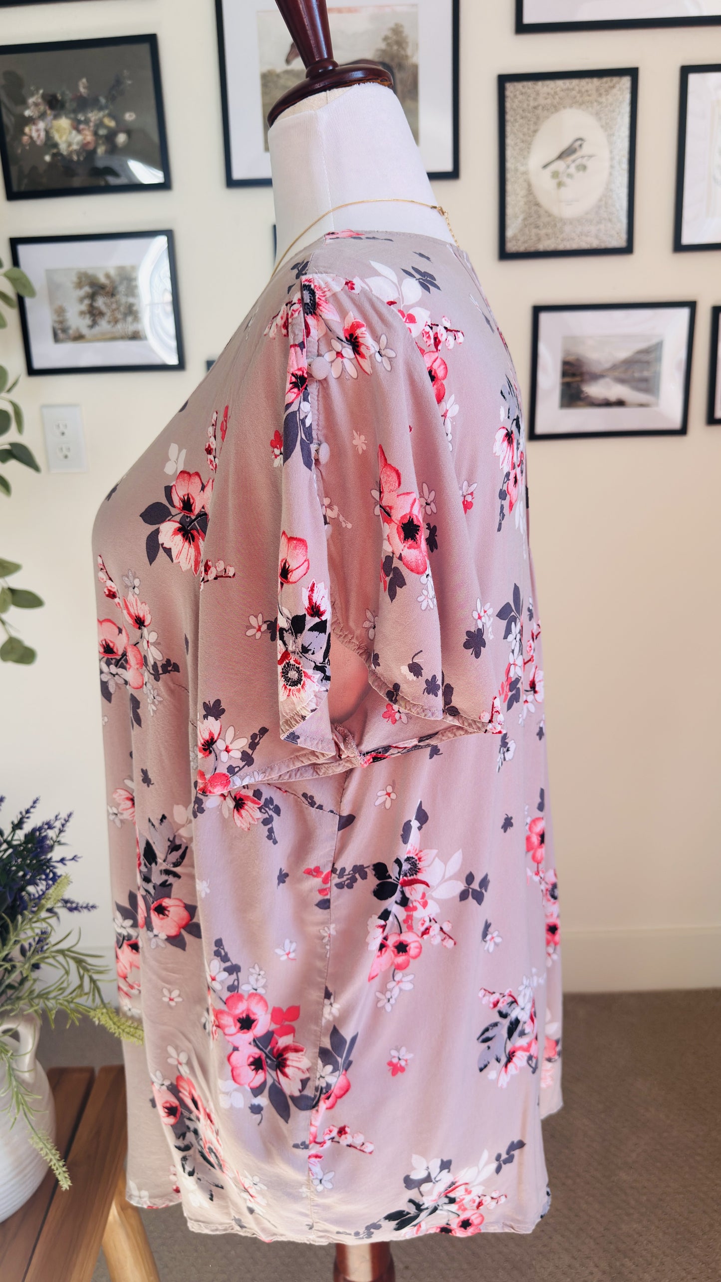Torrid Mauve Floral Pintuck Flutter Sleeve Blouse - Size 3