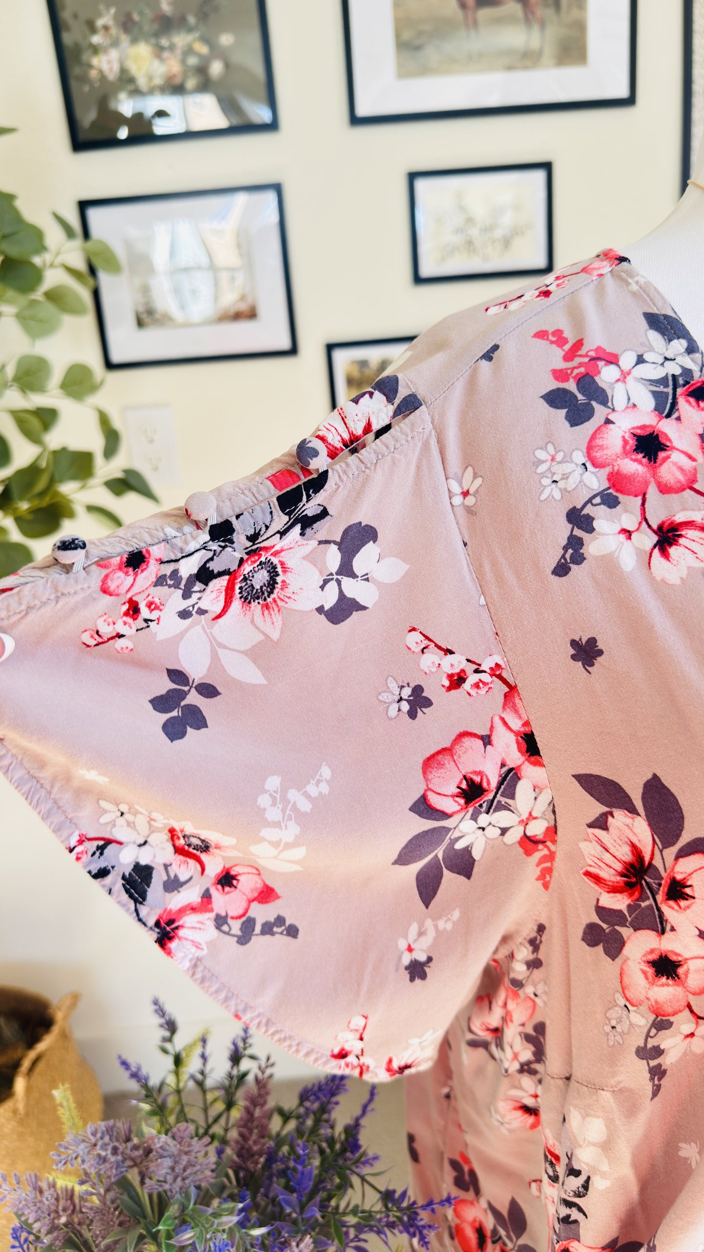 Torrid Mauve Floral Pintuck Flutter Sleeve Blouse - Size 3