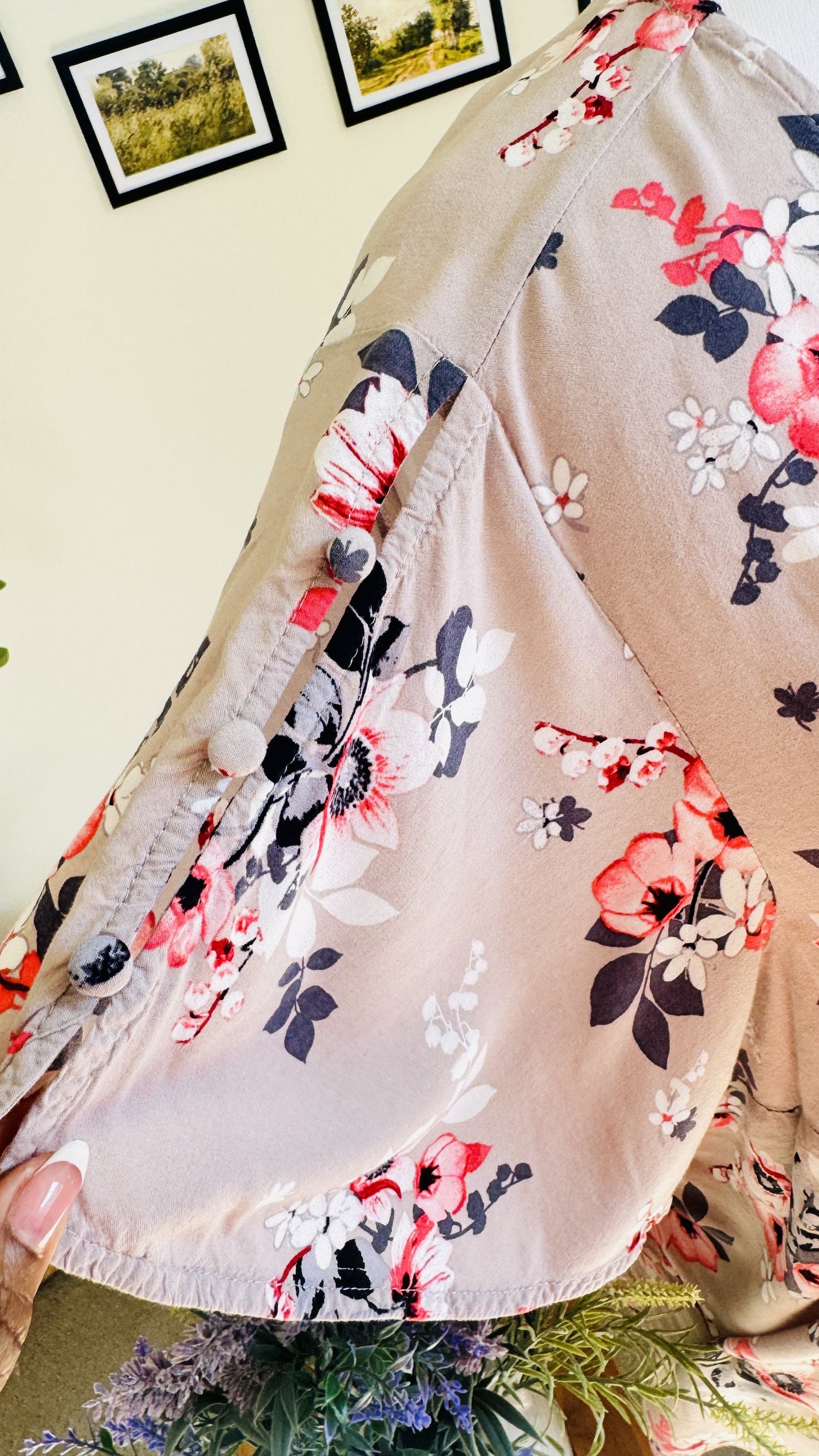 Torrid Mauve Floral Pintuck Flutter Sleeve Blouse - Size 3