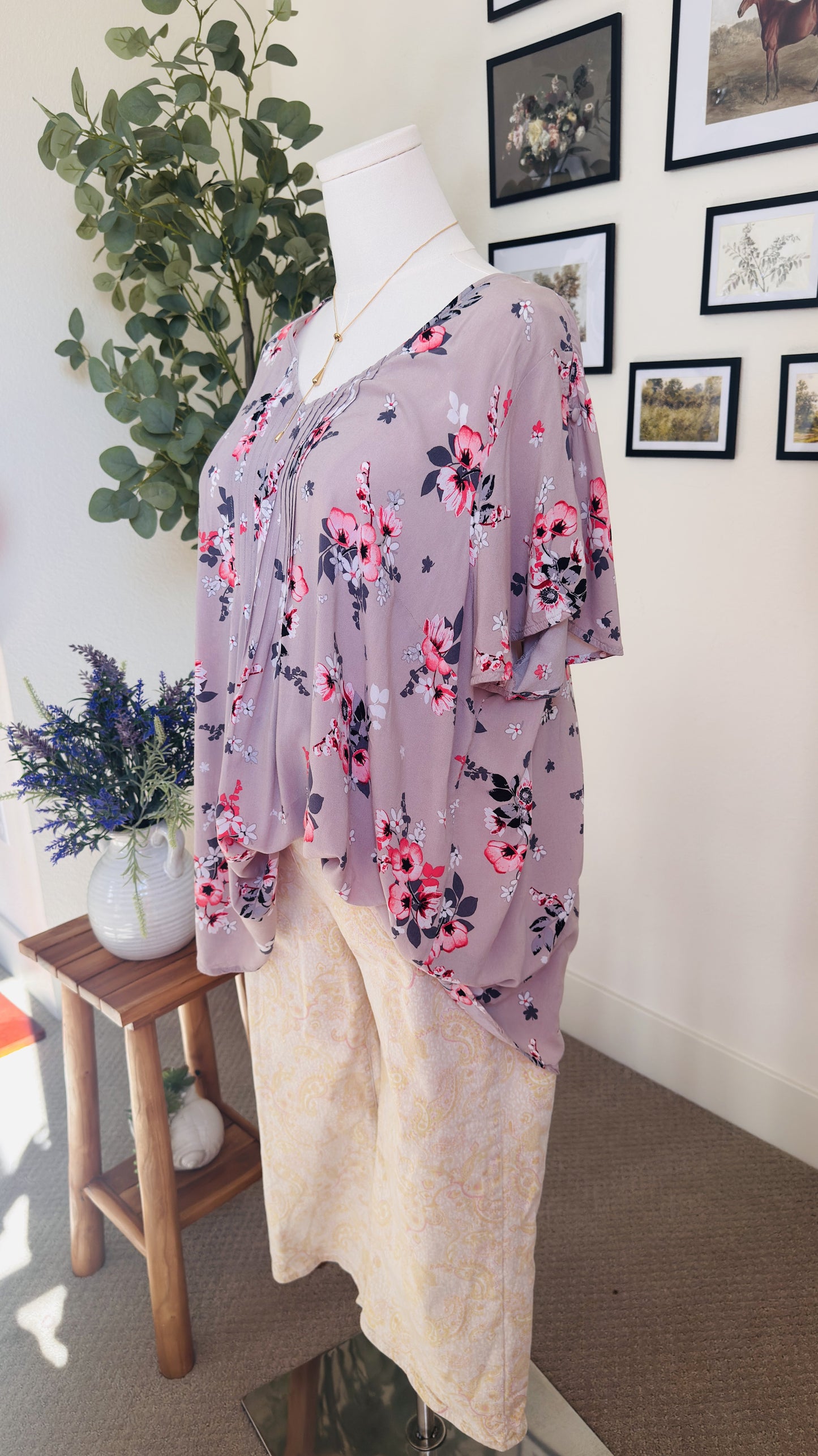 Torrid Mauve Floral Pintuck Flutter Sleeve Blouse - Size 3