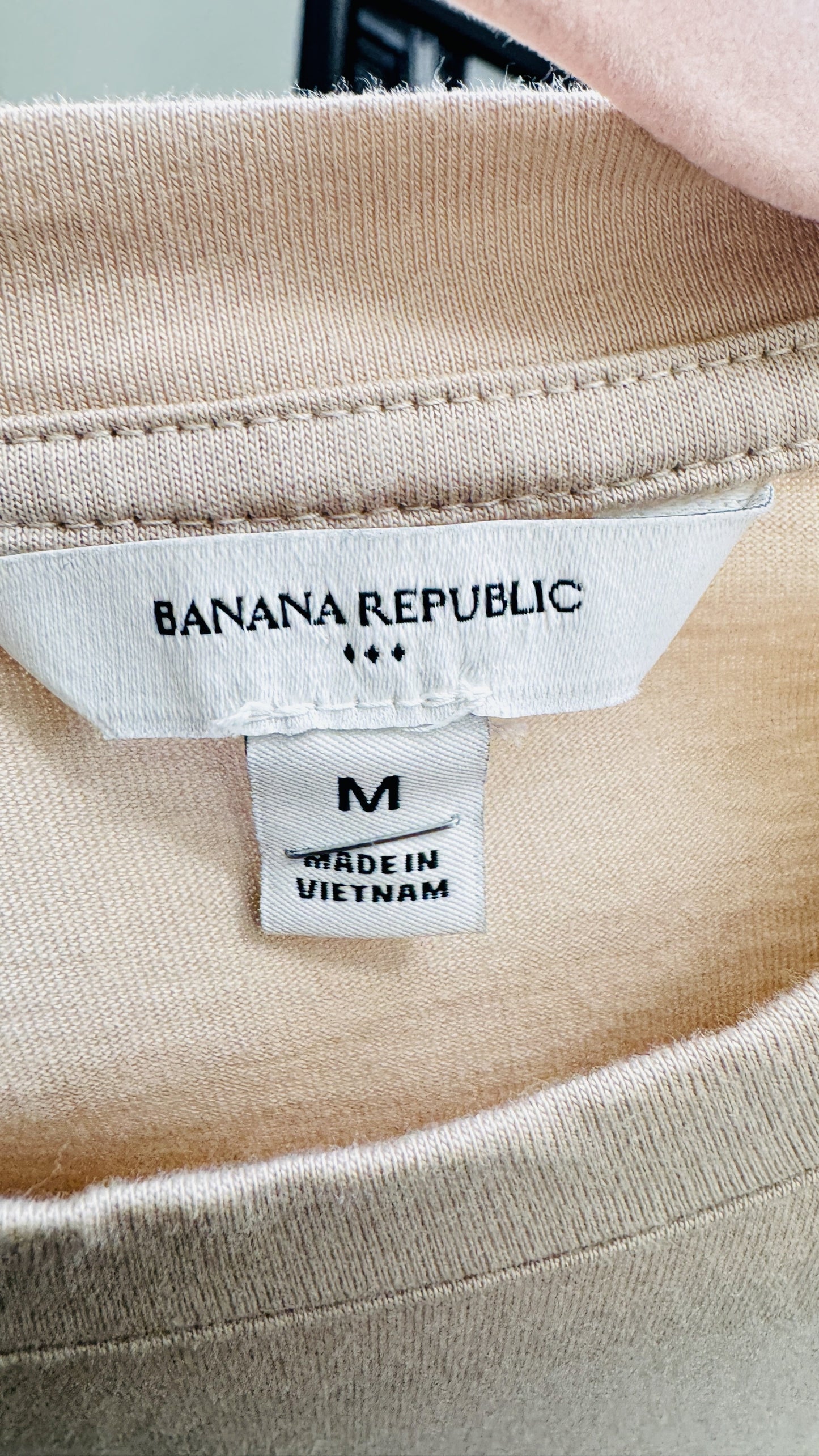 Banana Republic Beige Crewneck Short Sleeve T-Shirt - Size M