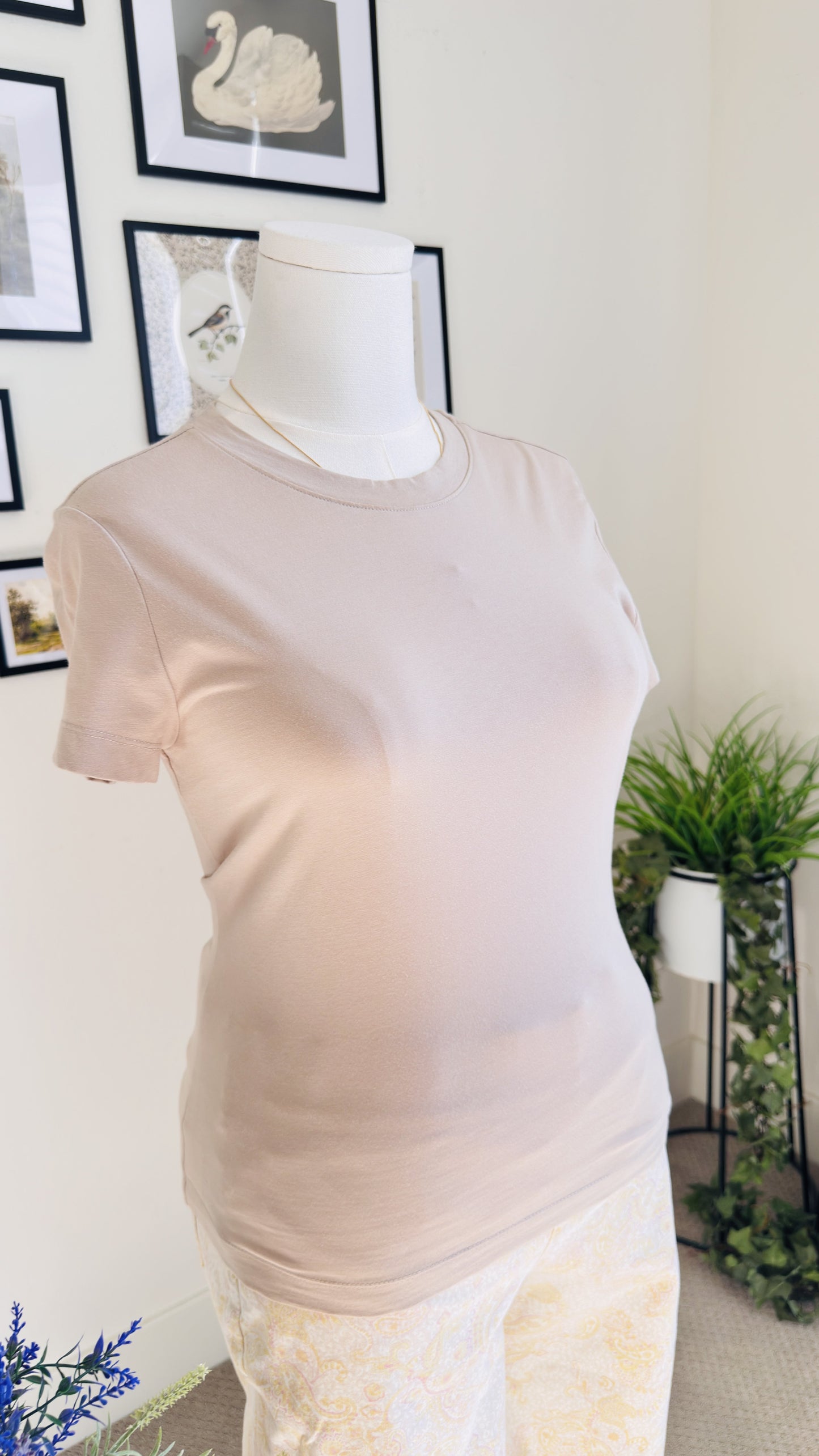 Banana Republic Beige Crewneck Short Sleeve T-Shirt - Size M