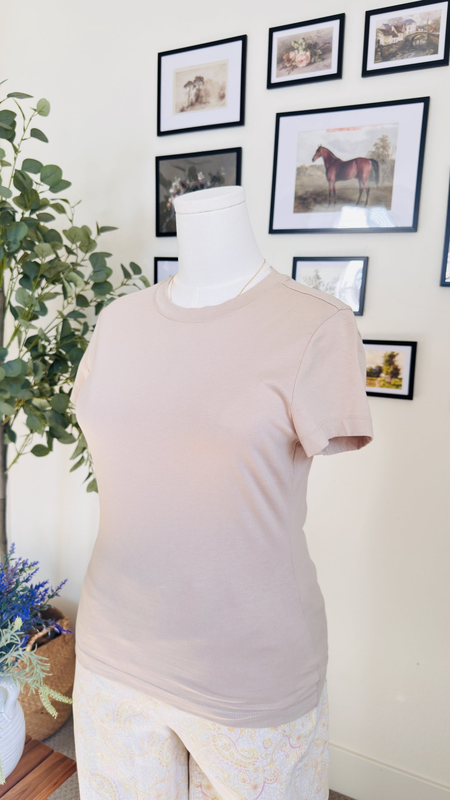 Banana Republic Beige Crewneck Short Sleeve T-Shirt - Size M