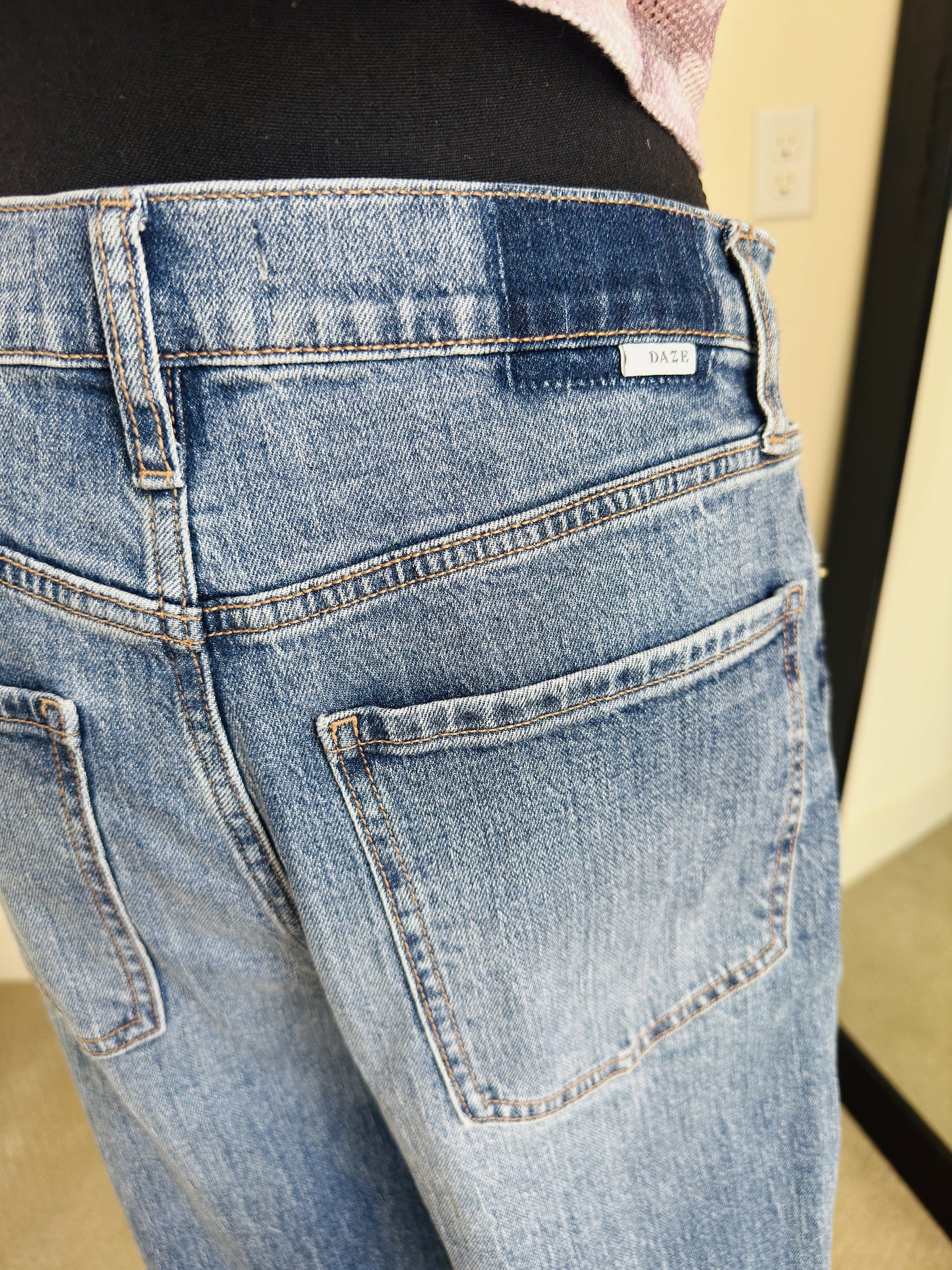 Daze Denim Tough Love High Rise Wide Leg Cuffed Jeans Size 28