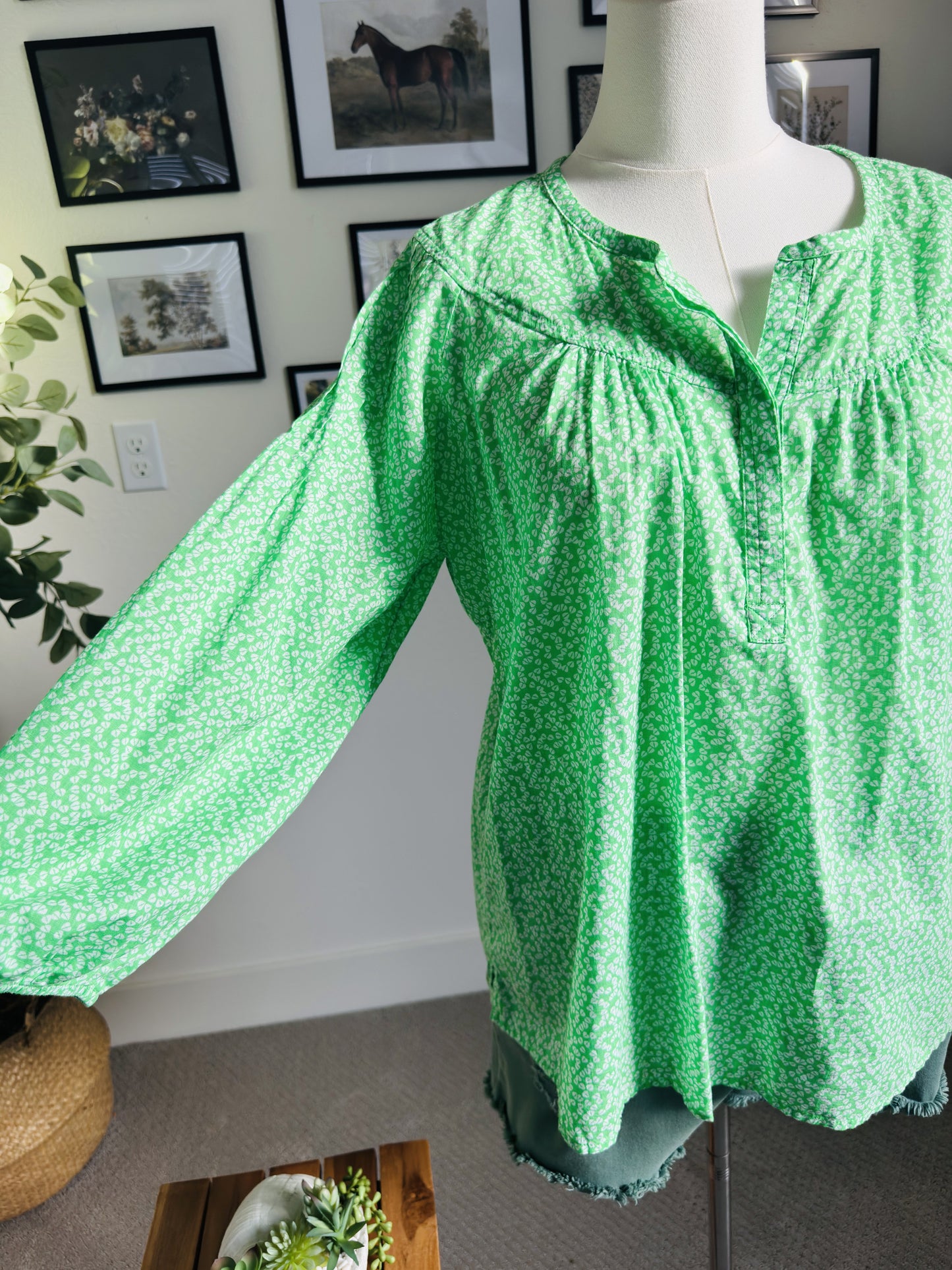 Caslon Green Floral Print Split Neck Blouse - Size L