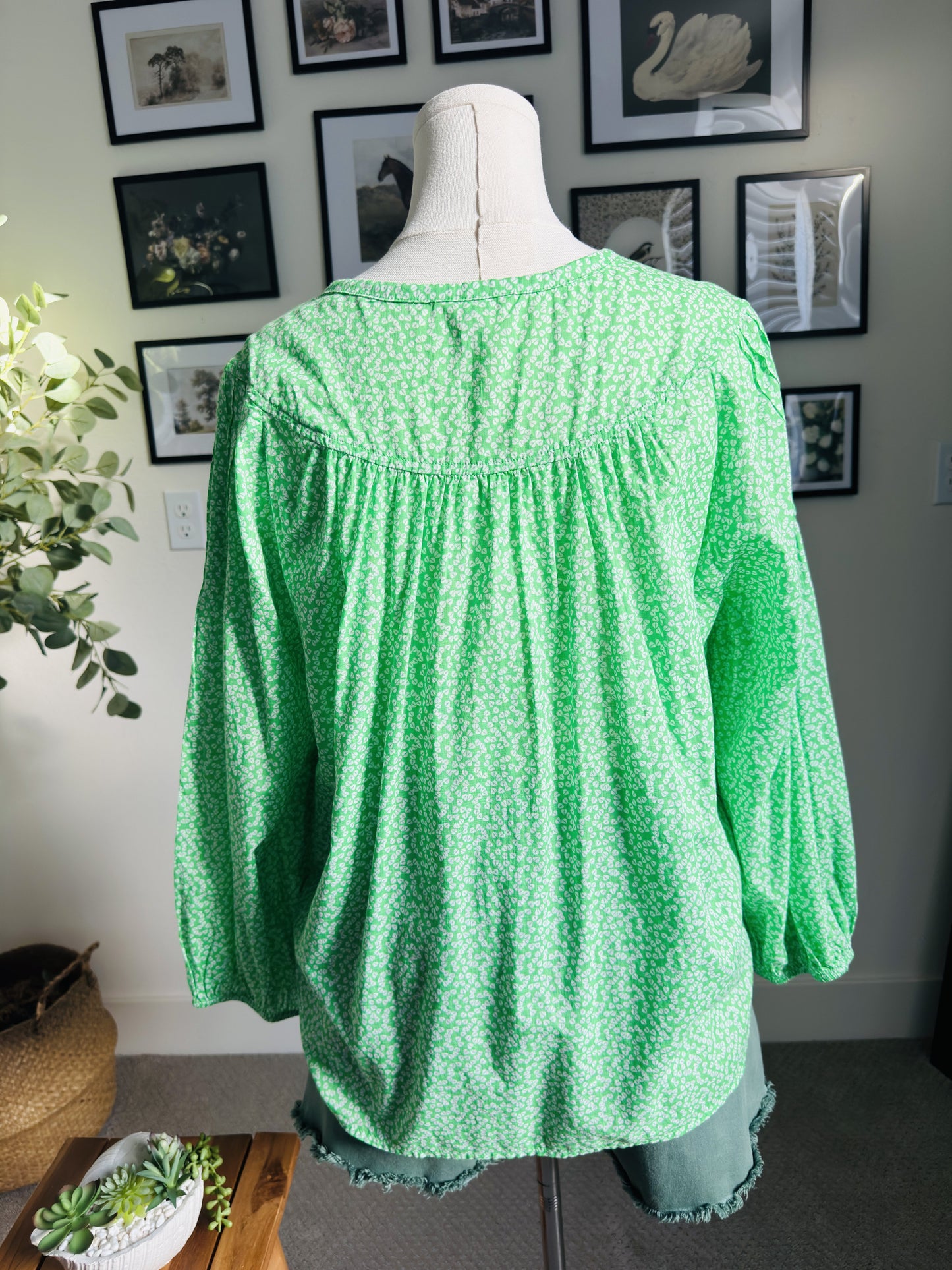 Caslon Green Floral Print Split Neck Blouse - Size L