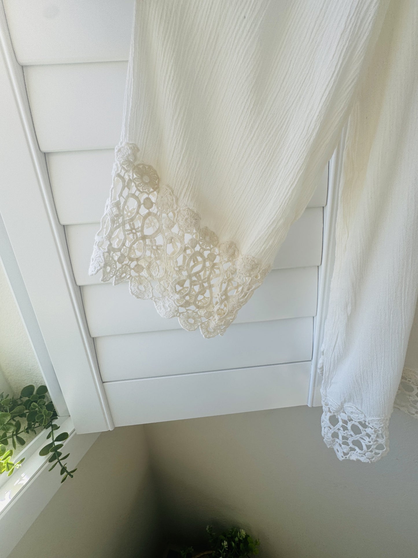 Lagaci Ivory Crochet Lace V-Neck Gauze Tunic Top - Size XL