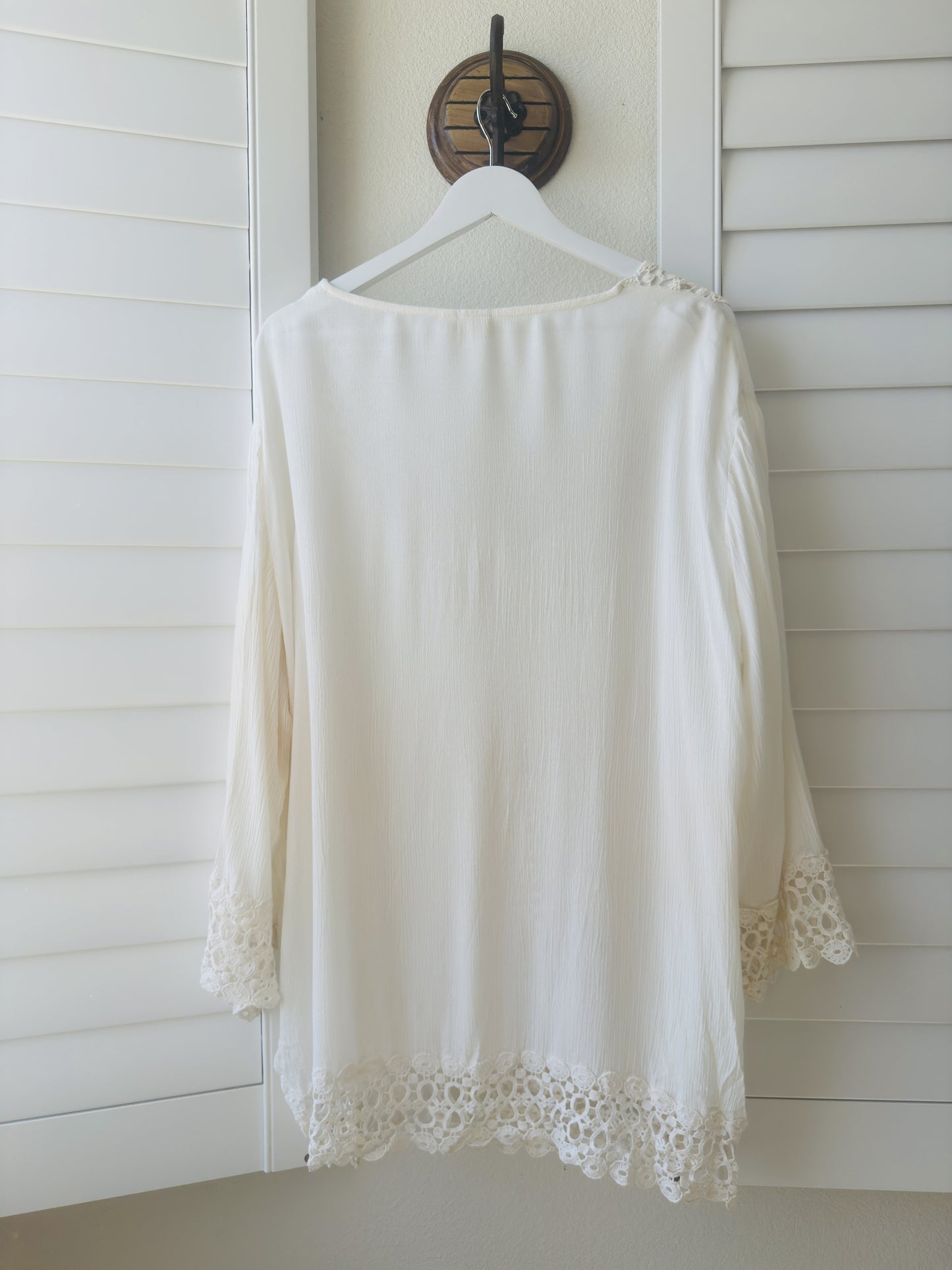 Lagaci Ivory Crochet Lace V-Neck Gauze Tunic Top - Size XL